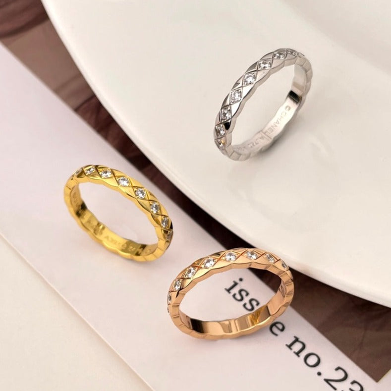 CRUSH MINI CLASSIC RING DIAMONDS | Studio Nafay