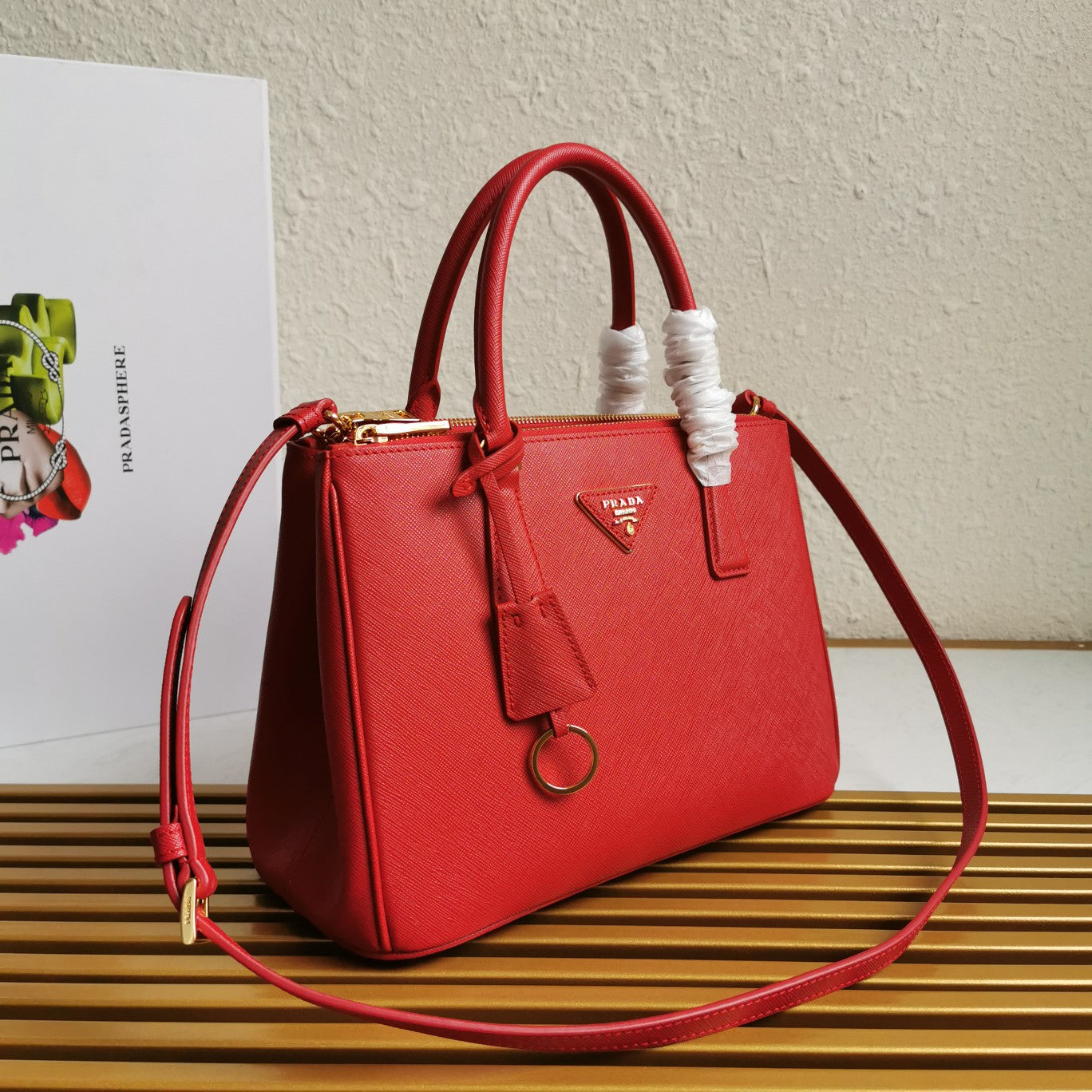 MEDIUM GALLERIA 28 RED SAFFIANO LEATHER - Product Image 2