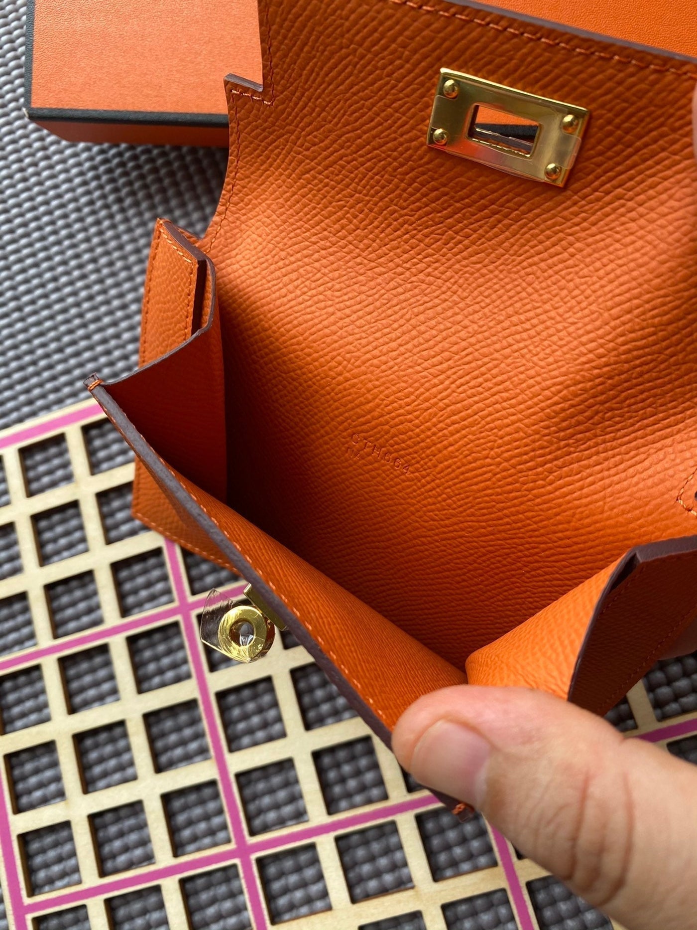 HM Kelly Pocket 13.5 Orange Epsom Ghw - Product Image 6
