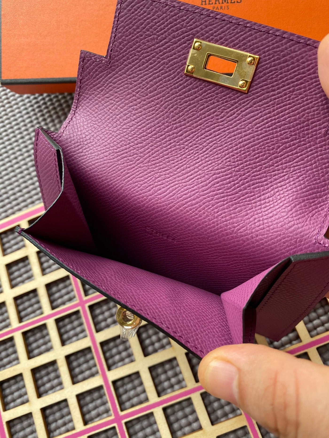 HM Kelly Pocket 13.5 Purple Epsom Ghw - Product Image 4