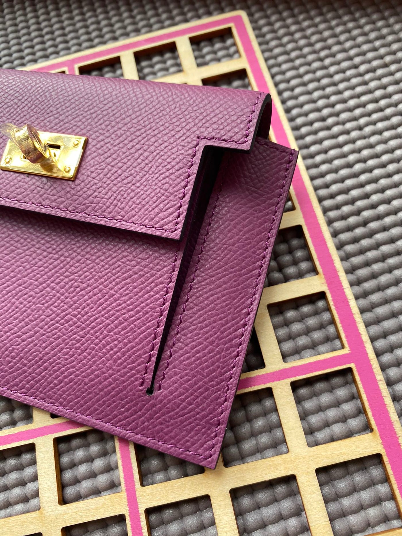HM Kelly Pocket 13.5 Purple Epsom Ghw - Product Image 5