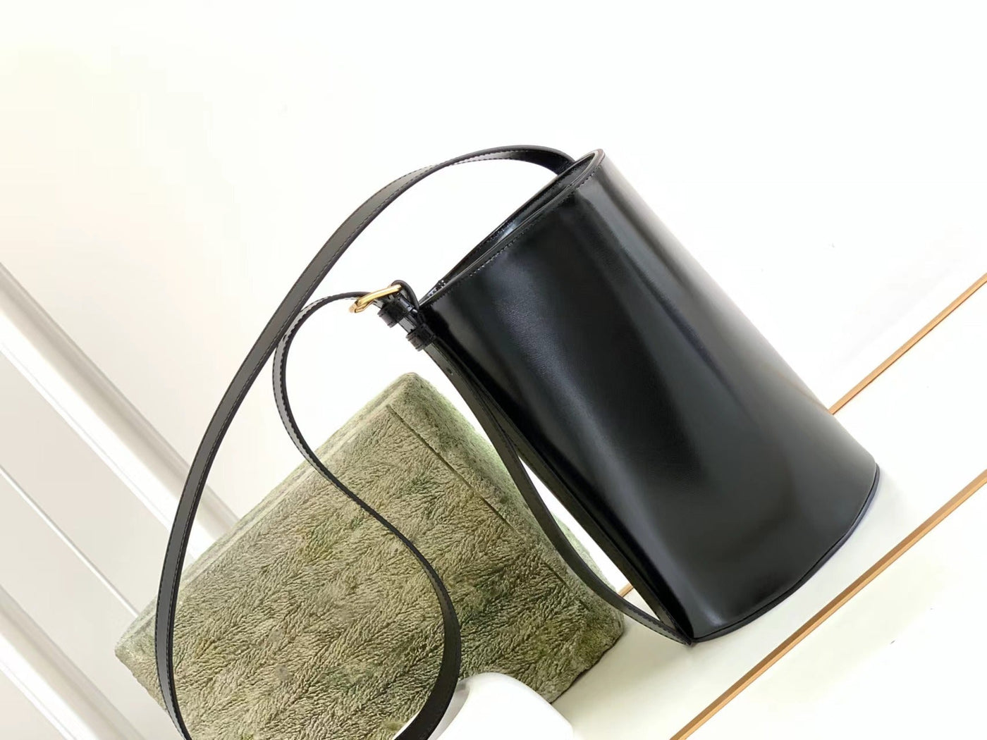 BUCKET TRIOMPHE 25 BLACK CALFSKIN BAG - Product Image 3
