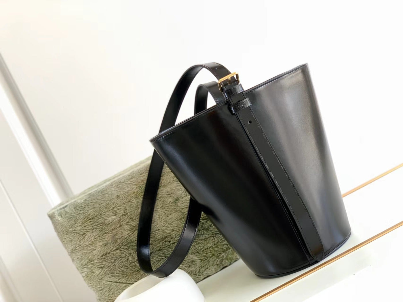 BUCKET TRIOMPHE 25 BLACK CALFSKIN BAG - Product Image 2