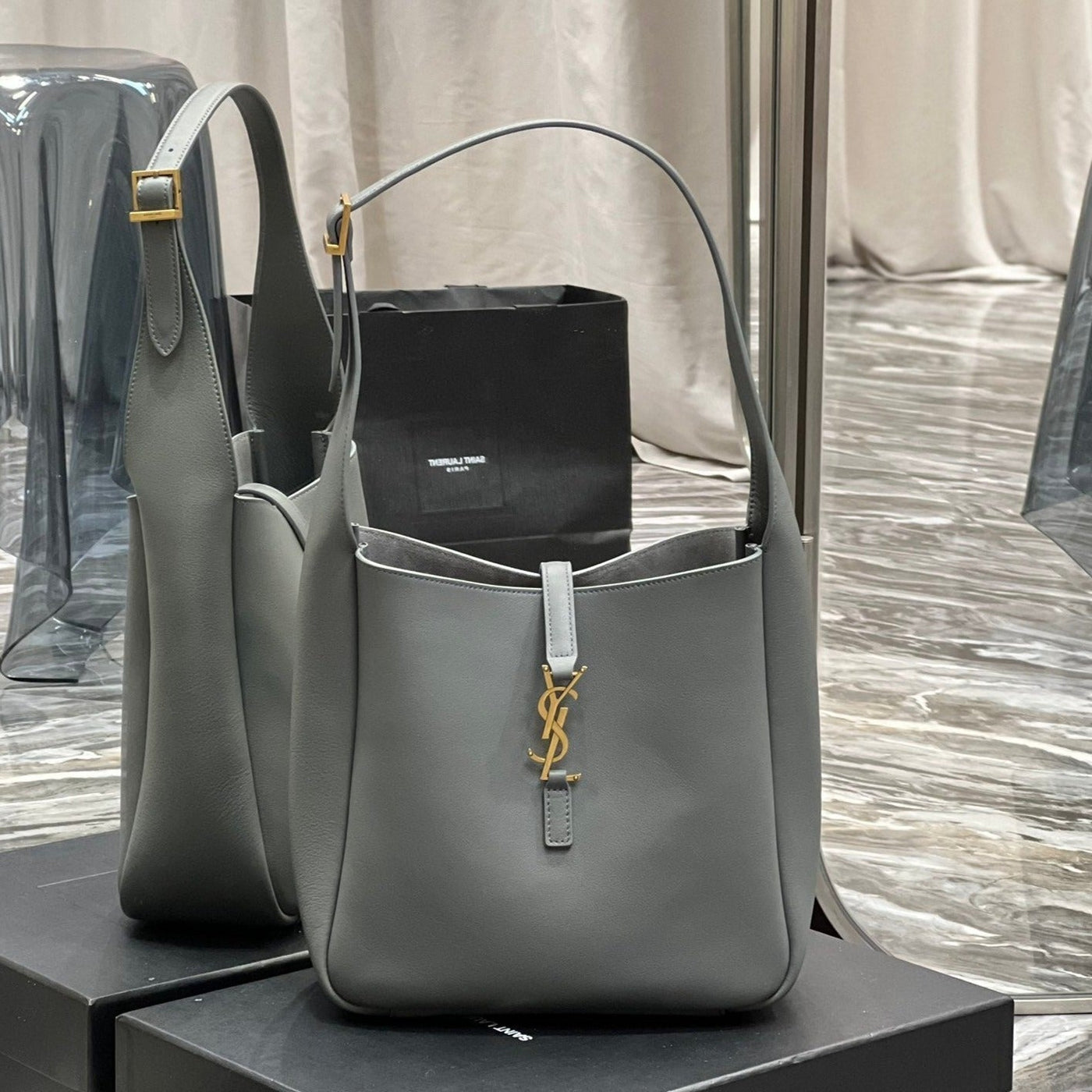 le 5a7 small 23 rock gray calfskin | Studio Nafay
