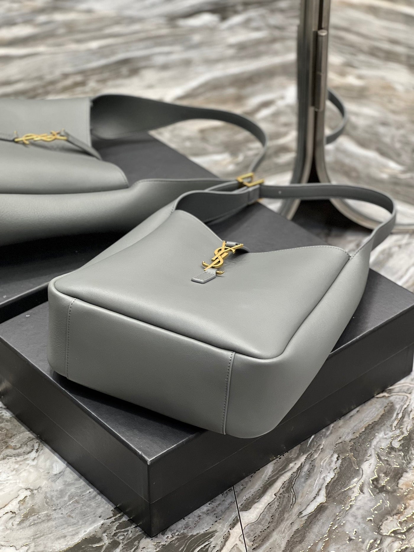 le 5a7 small 23 rock gray calfskin - Product Image 6