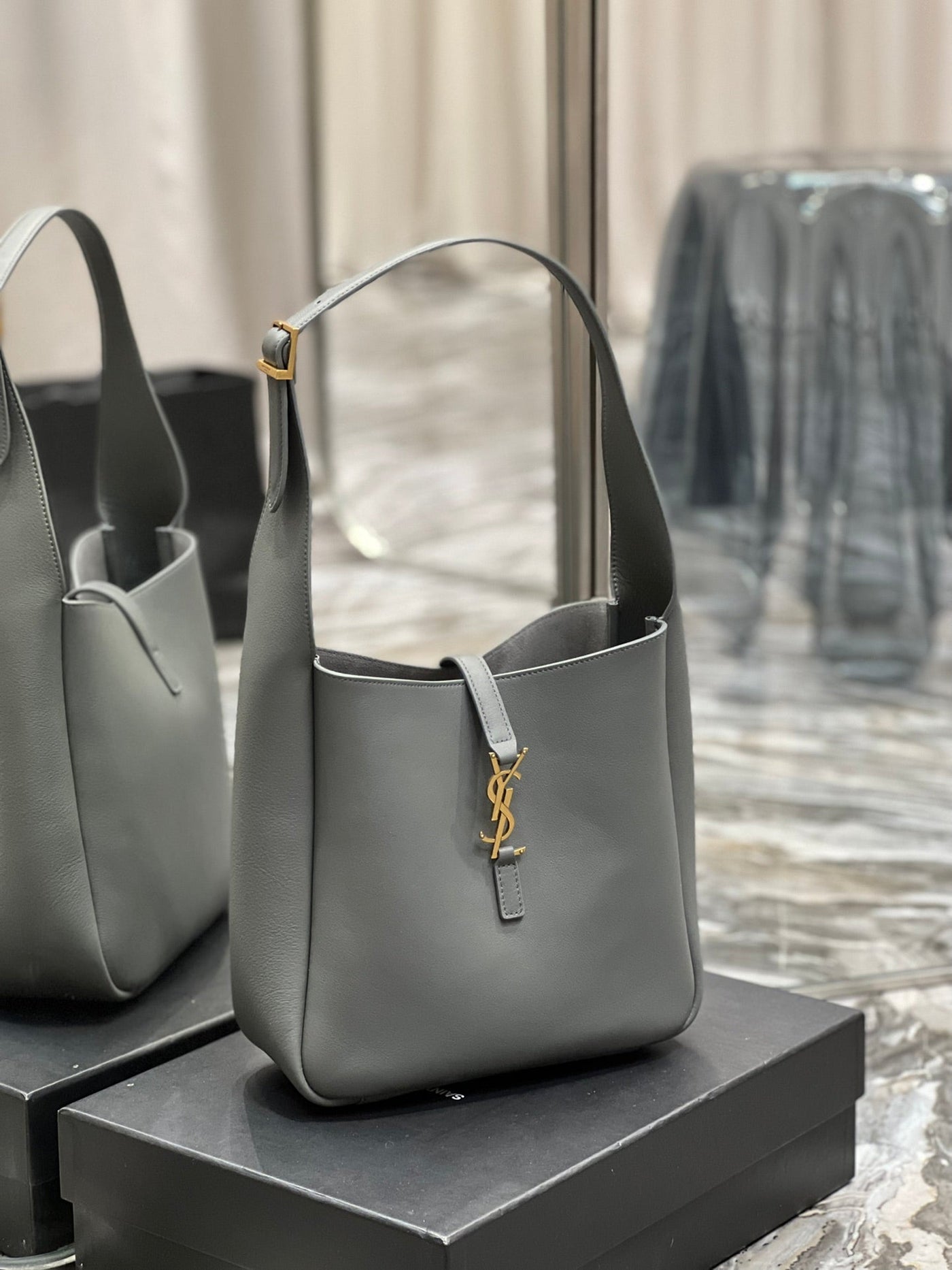 le 5a7 small 23 rock gray calfskin - Product Image 8