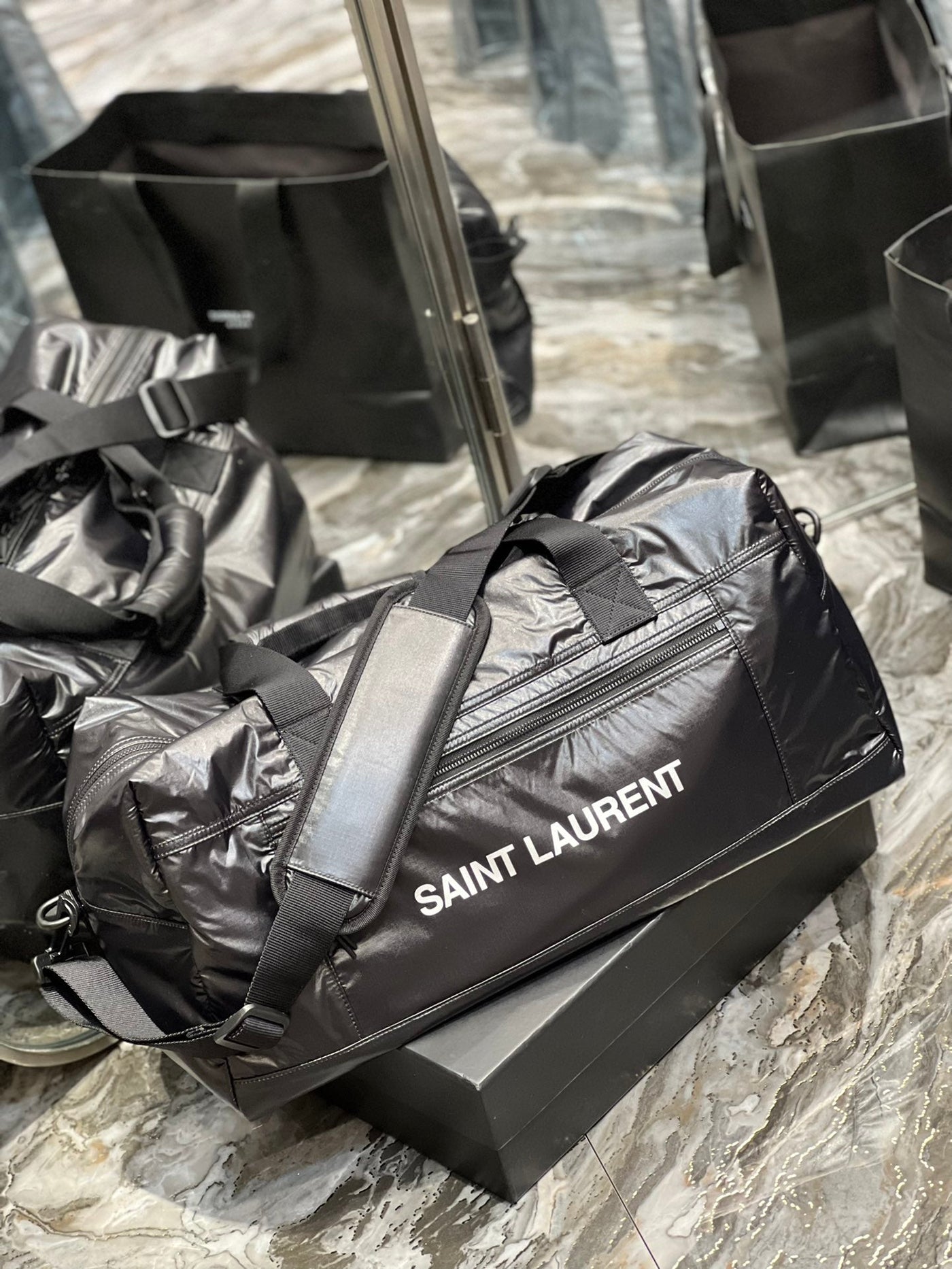 TRAVEL TOTE BAG 50 IN BLACK POLISHED NYLON - Product Image 7