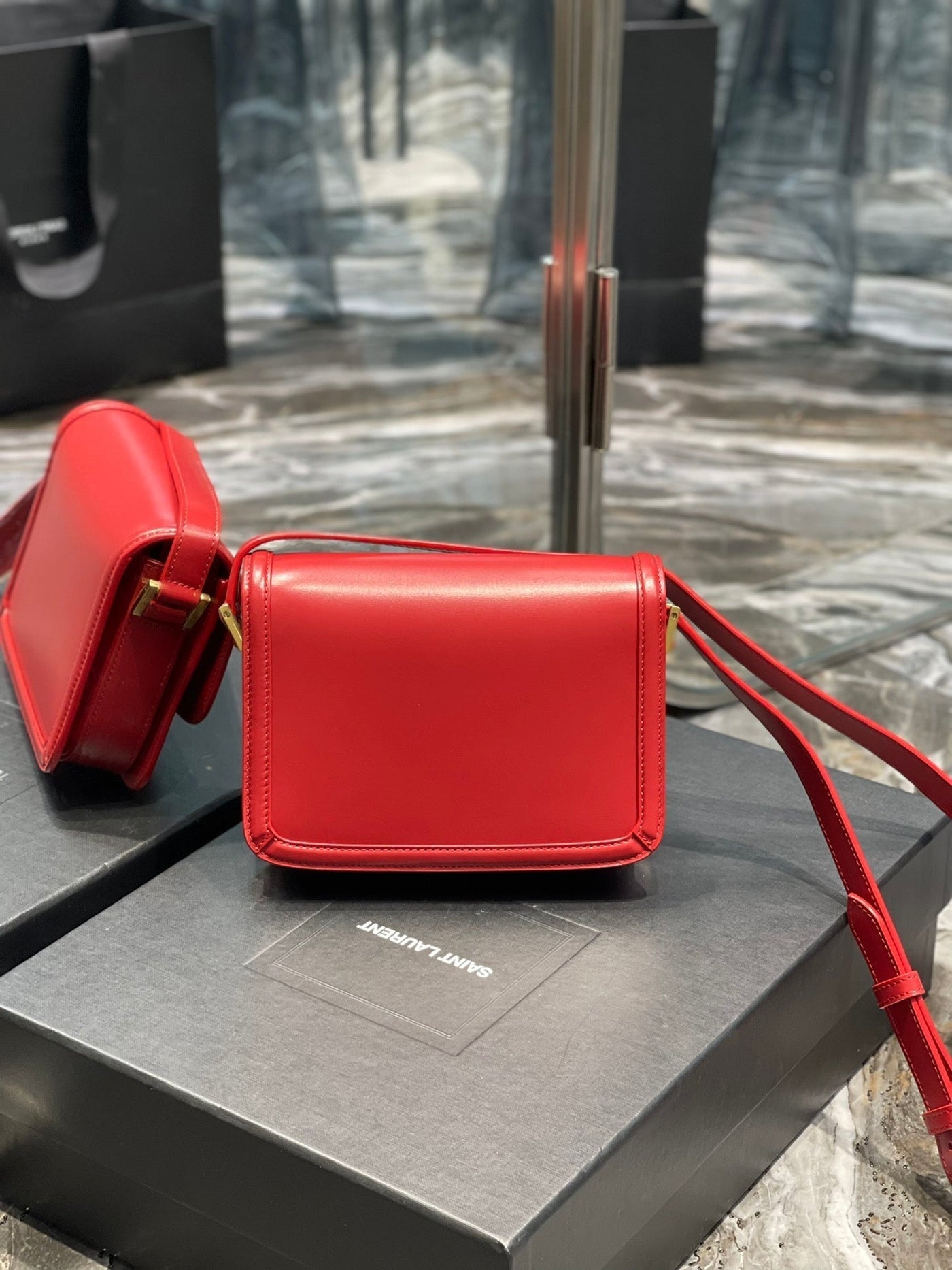 SOLFERINO SMALL 19 RED CALFSKIN GOLD HARDWARE - Product Image 5