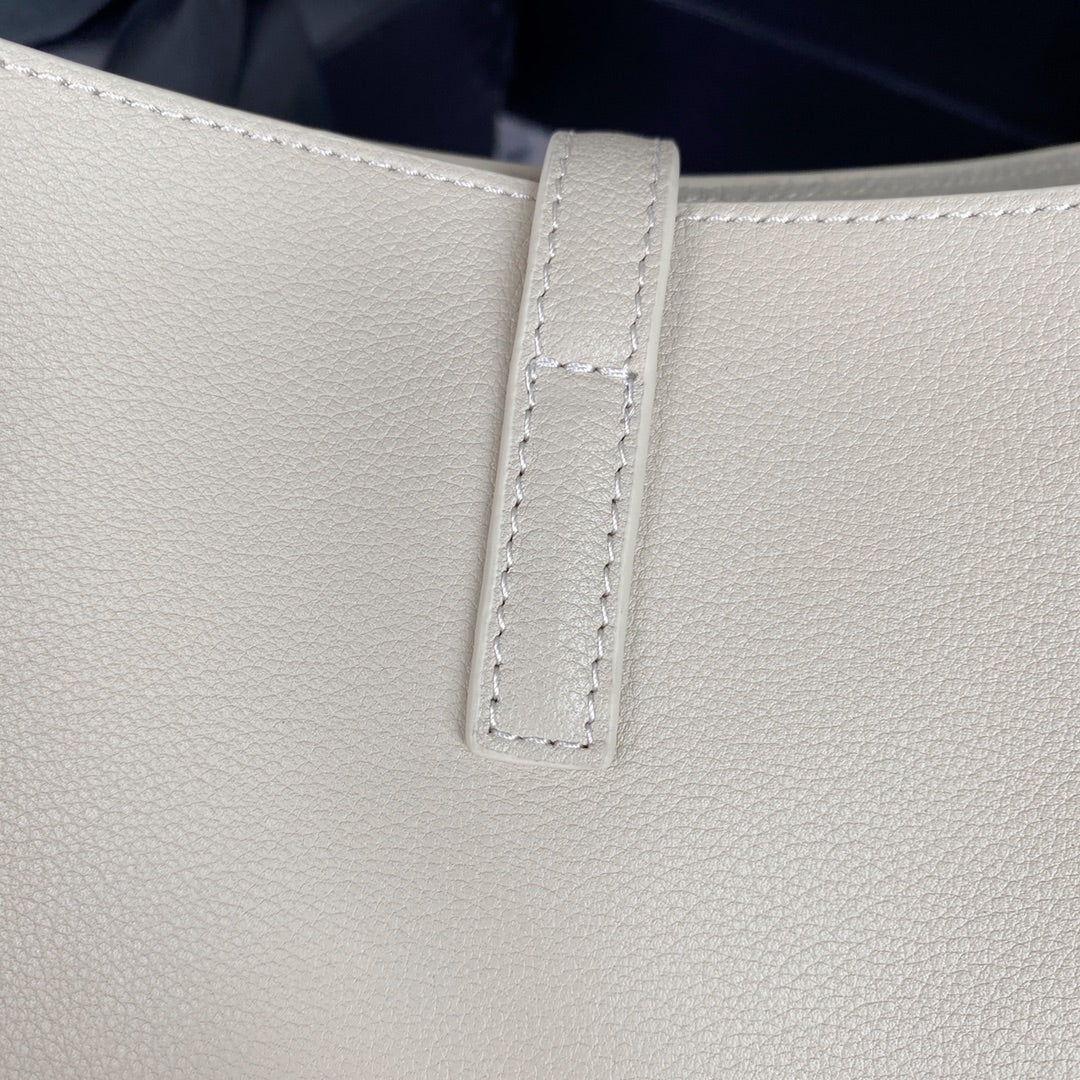 le 5a7 small 23cm white calfskin - Product Image 9
