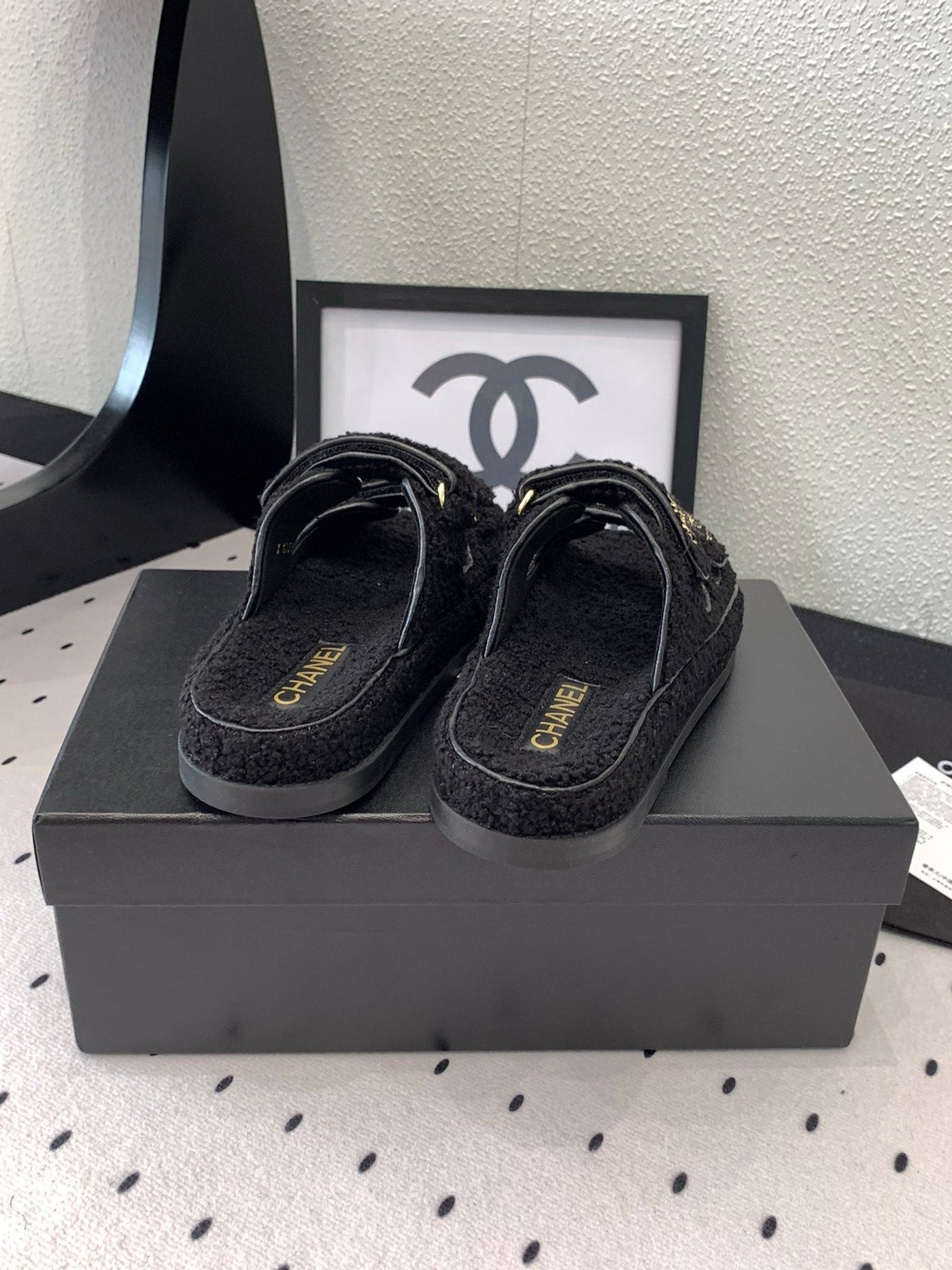 CC DAD SANDAL MULE IN BLACK LAMB FUR - Product Image 8