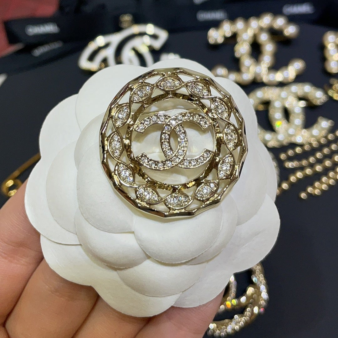 CC Brooch Gold 163243 | Studio Nafay