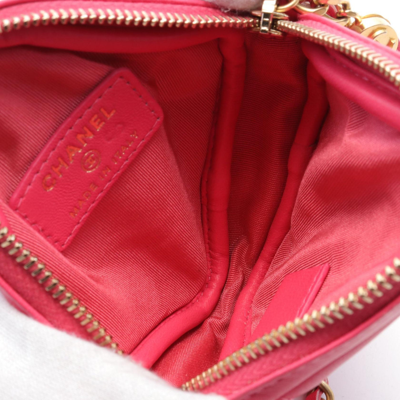 Chanel Quilted Leather Diamond Clutch with Chain Leather Crossbody Bag in Great Condition