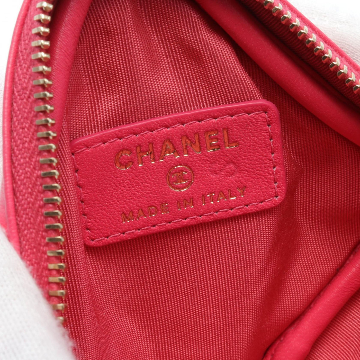Chanel Quilted Leather Diamond Clutch with Chain Leather Crossbody Bag in Great Condition