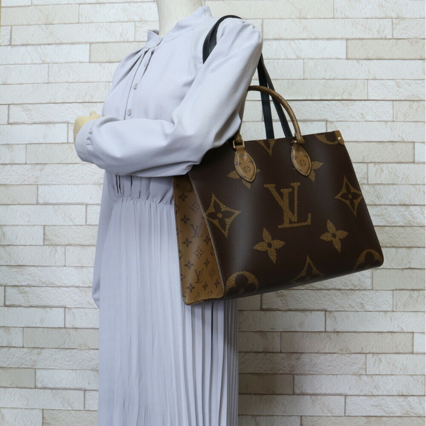 Louis Vuitton Monogram Canvas Monogram Reverse Shoulder Bag