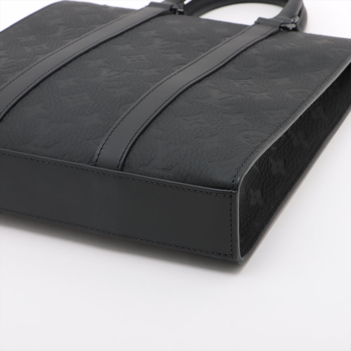 Louis Vuitton monogram sappra cross at
