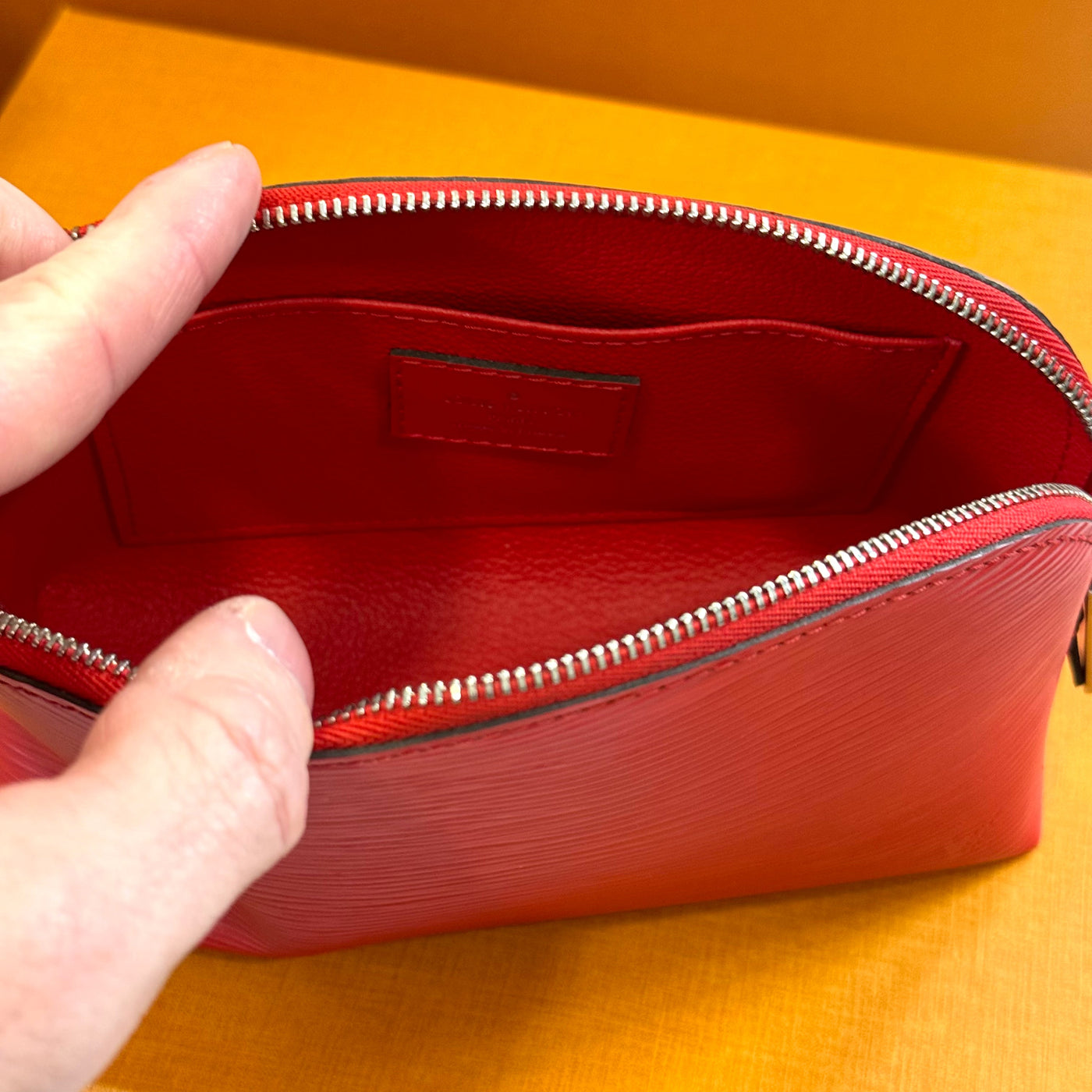 Louis Vuitton - Pochette cuir épi
