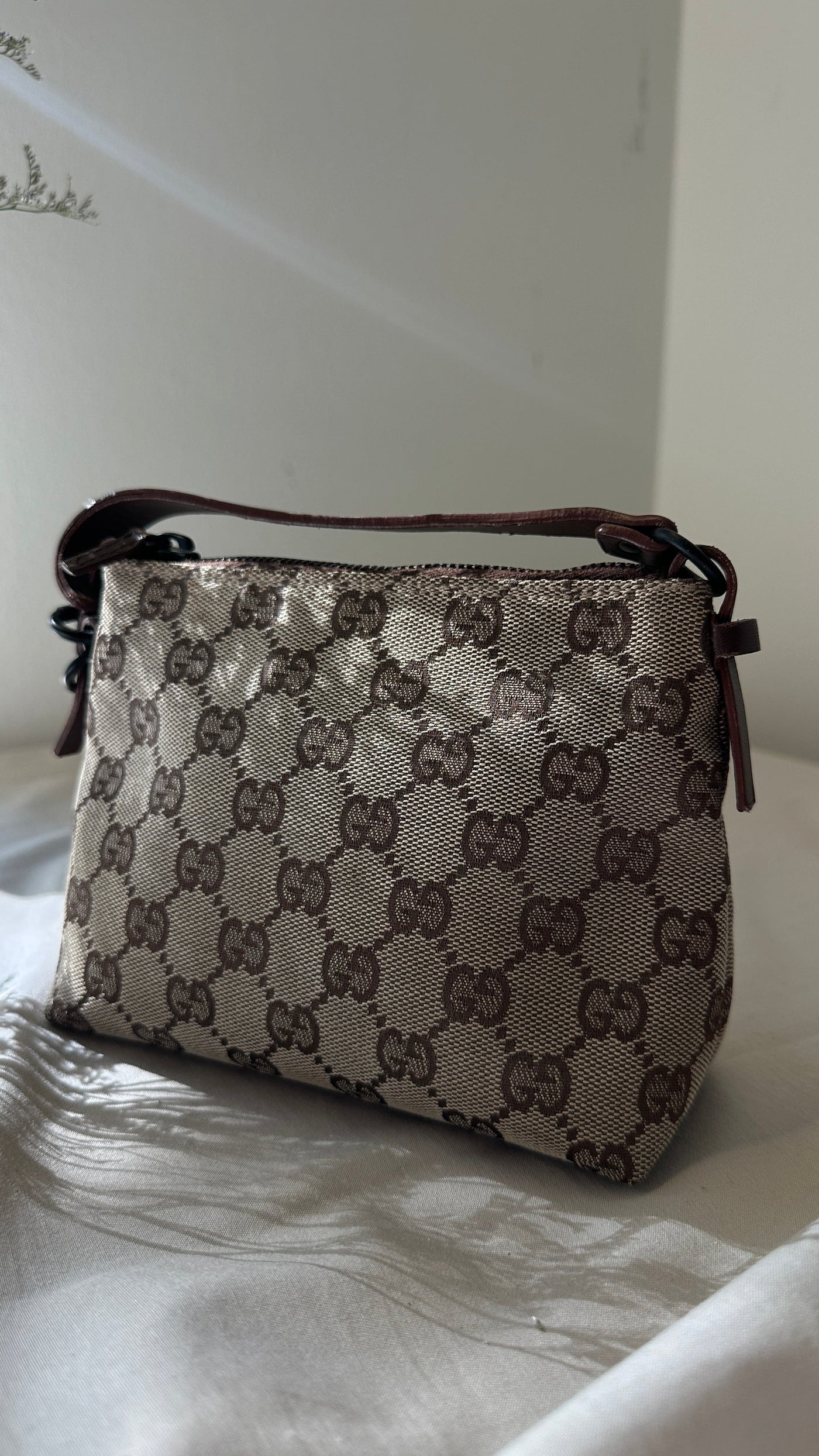 GUCCI Pouch GG Supreme | Studio Nafay