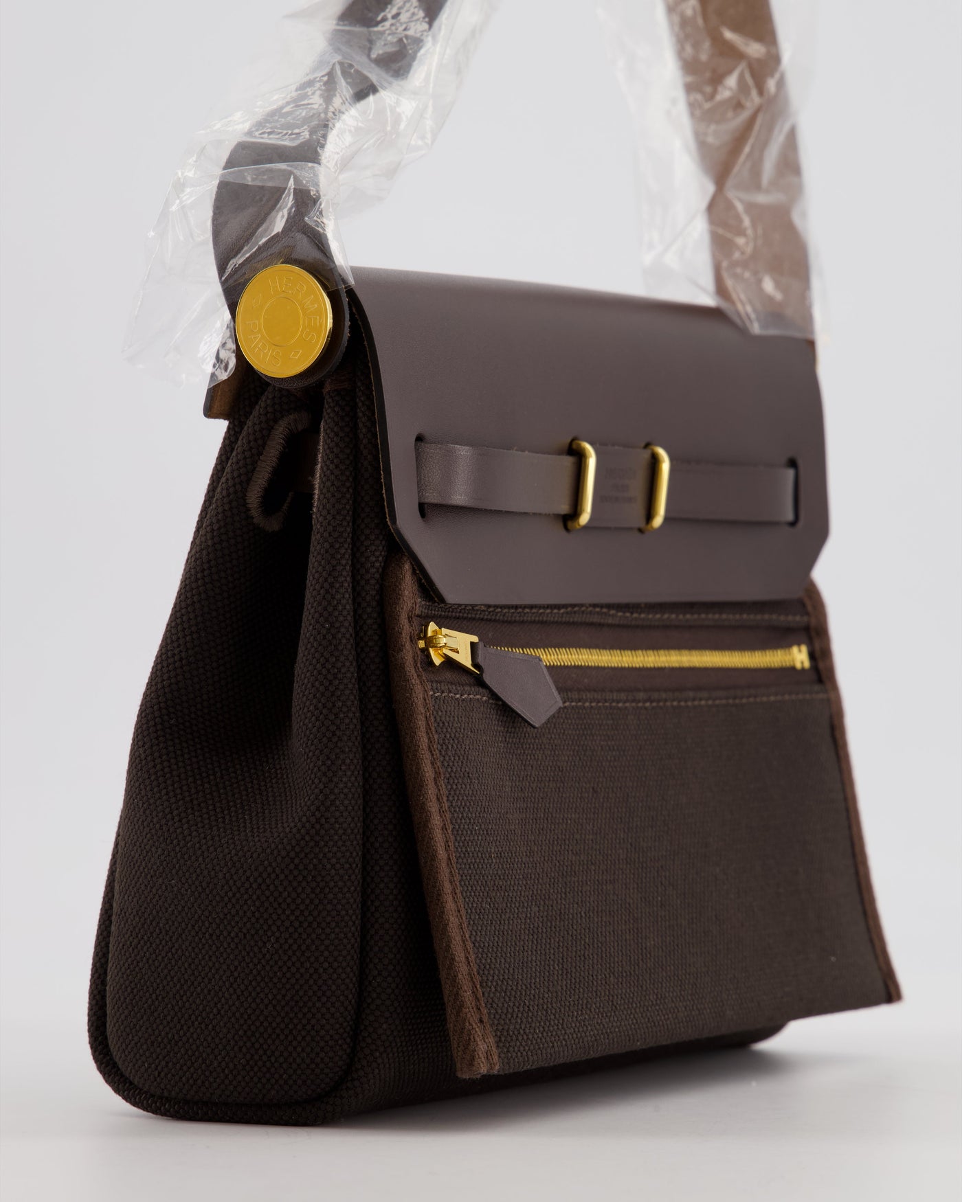 Hermes Herbag Zip 20 Bag in Ebene Viking Canvas & Ebene Vache Hunter Leather with Gold Hardware - Product Image 12