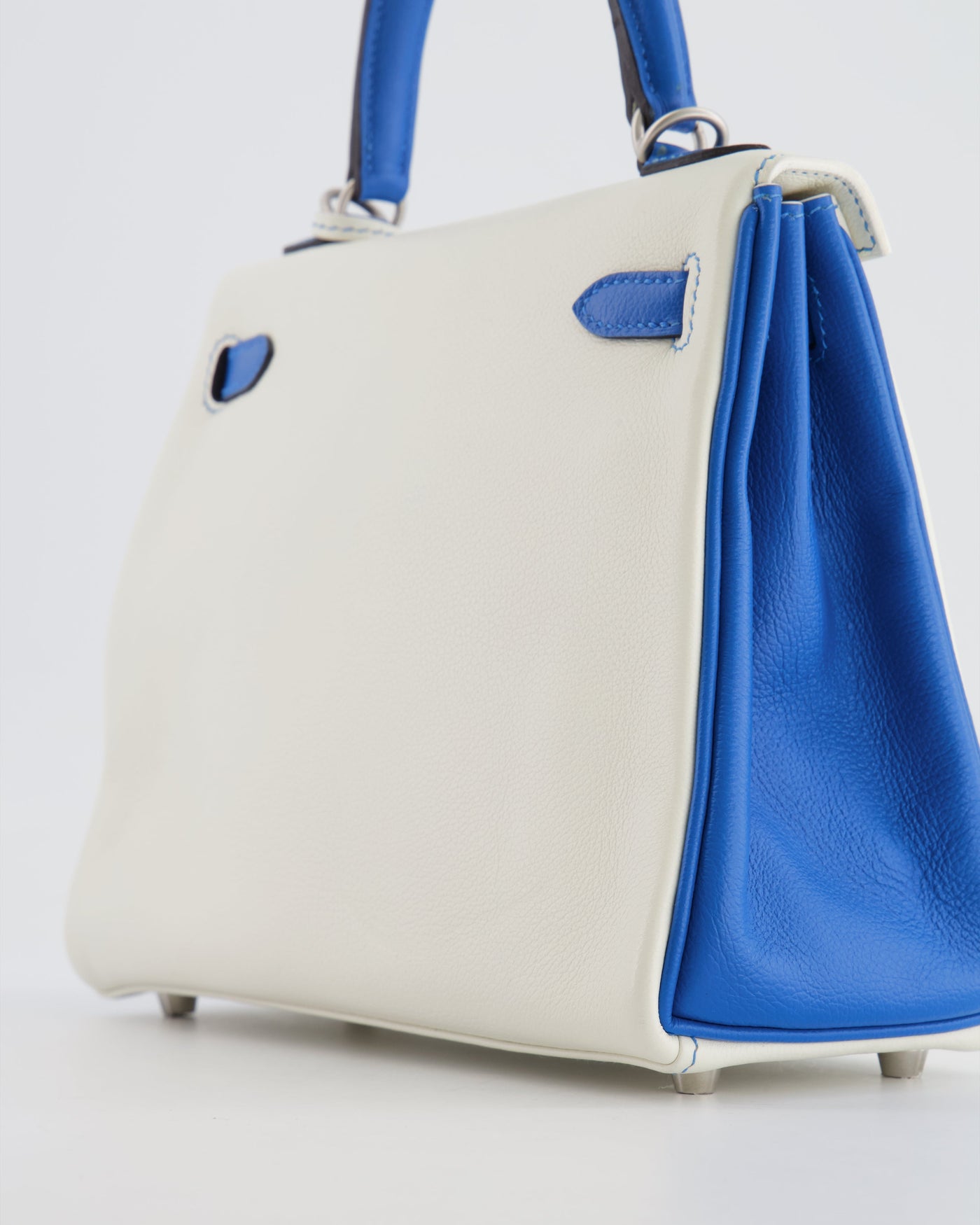 Hermes HSS Kelly 25 Retourne Bag in White and Bleu Mykonos Evercolor Leather with Contrast Stitching and Brushed Palladium Hardware - Product Image 16