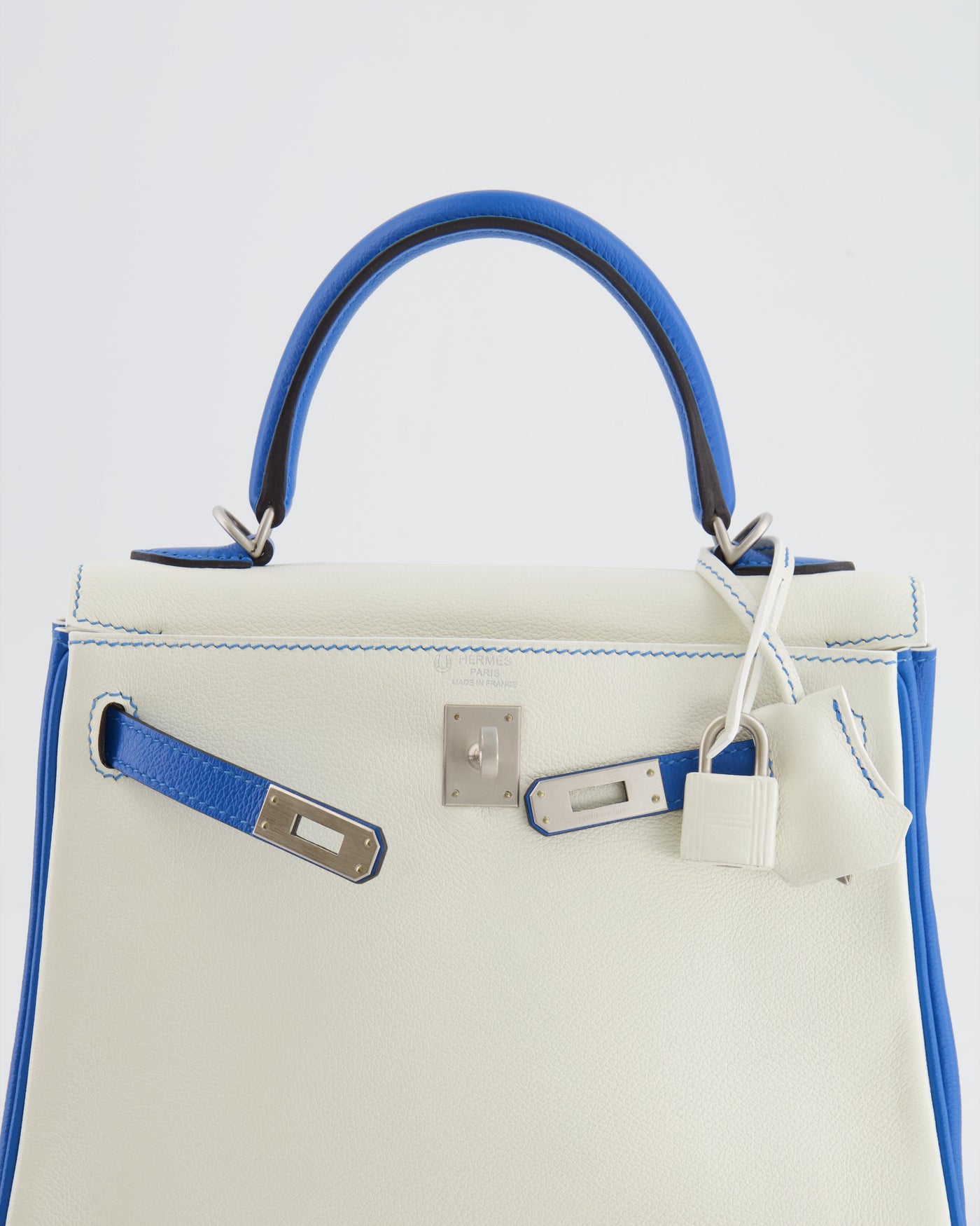 Hermes HSS Kelly 25 Retourne Bag in White and Bleu Mykonos Evercolor Leather with Contrast Stitching and Brushed Palladium Hardware - Product Image 5