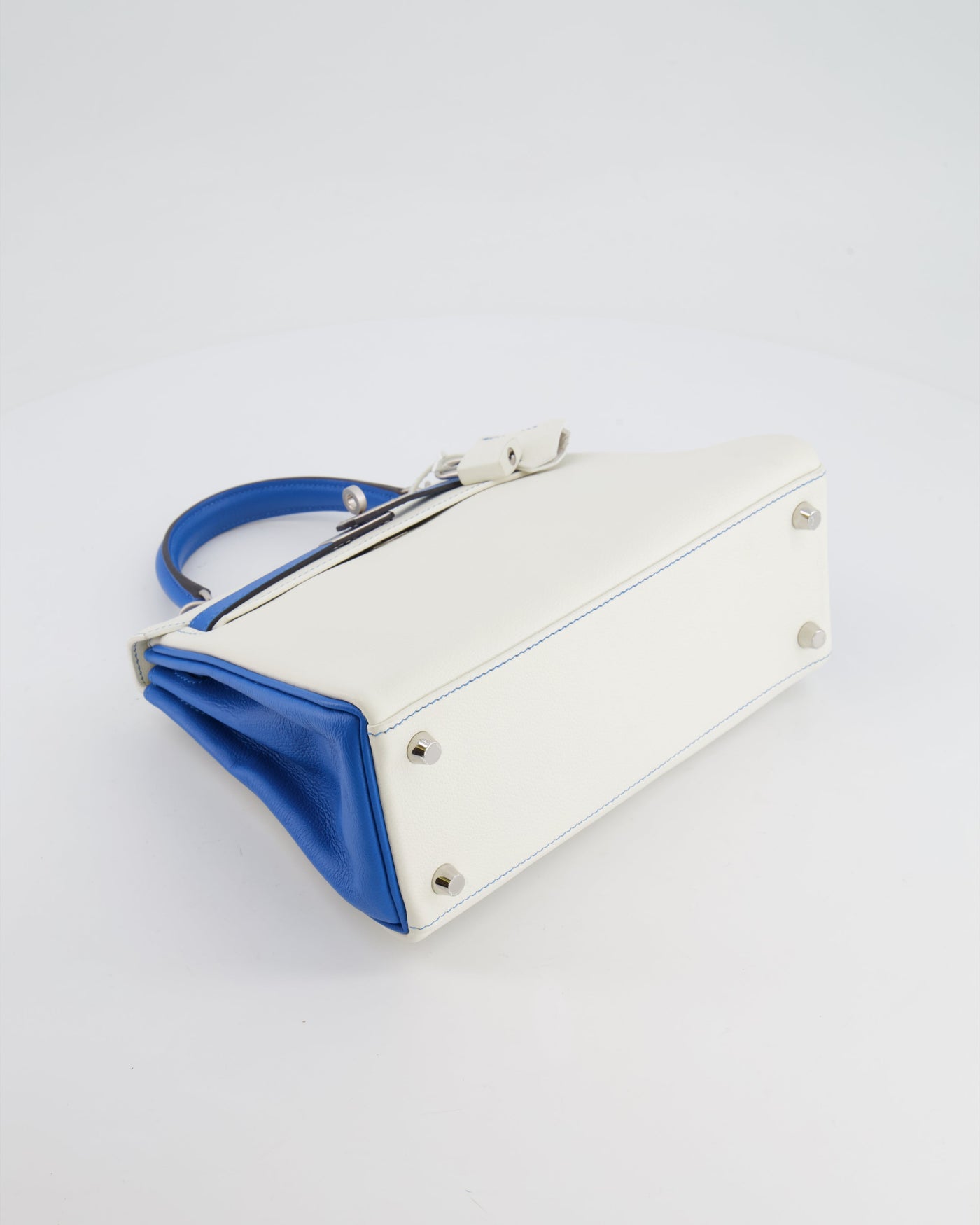 Hermes HSS Kelly 25 Retourne Bag in White and Bleu Mykonos Evercolor Leather with Contrast Stitching and Brushed Palladium Hardware - Product Image 17