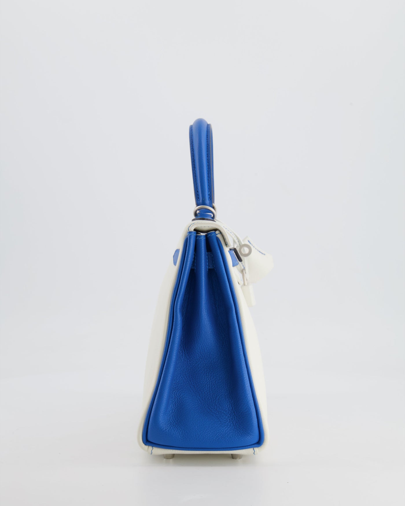 Hermes HSS Kelly 25 Retourne Bag in White and Bleu Mykonos Evercolor Leather with Contrast Stitching and Brushed Palladium Hardware - Product Image 7
