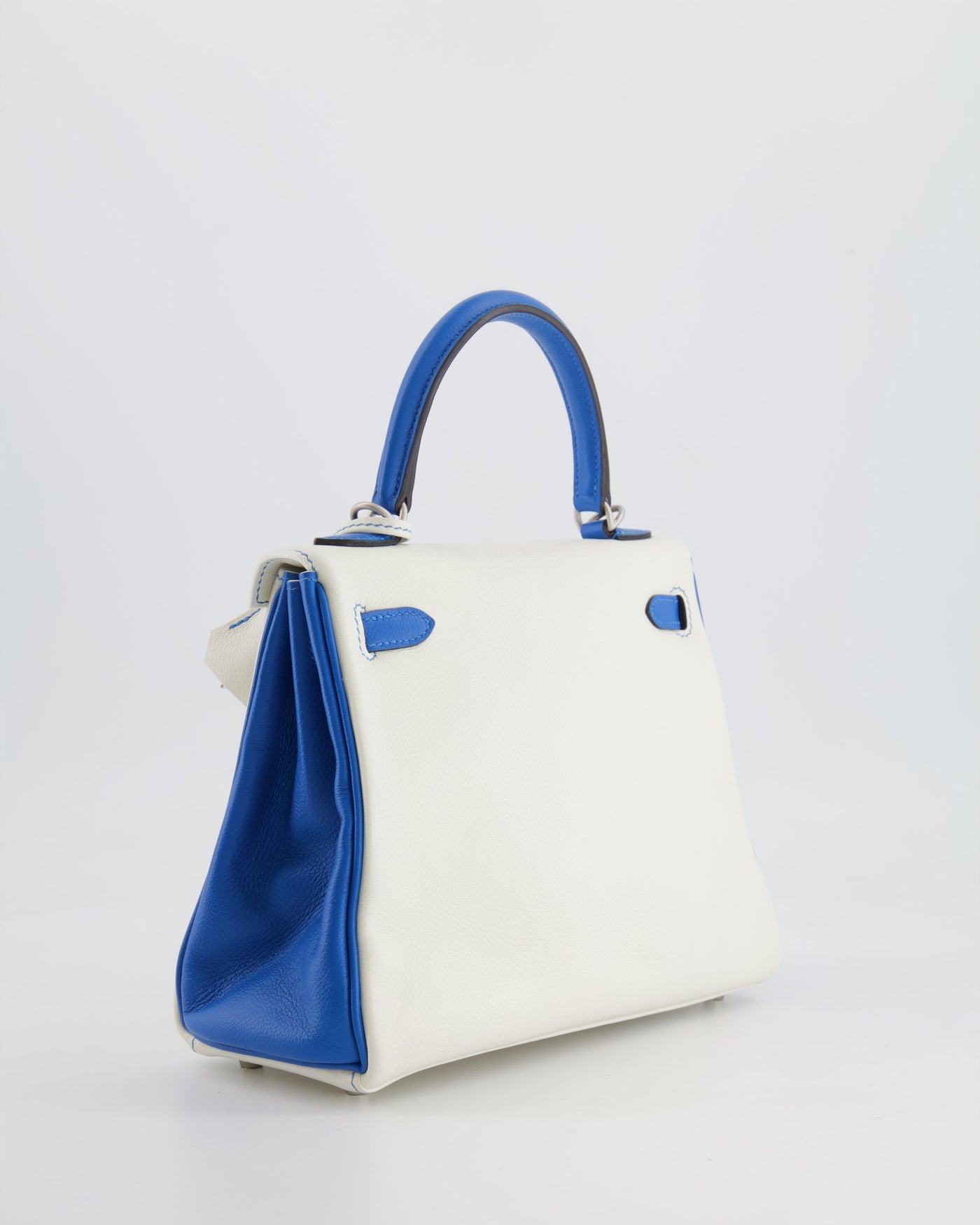 Hermes HSS Kelly 25 Retourne Bag in White and Bleu Mykonos Evercolor Leather with Contrast Stitching and Brushed Palladium Hardware - Product Image 11