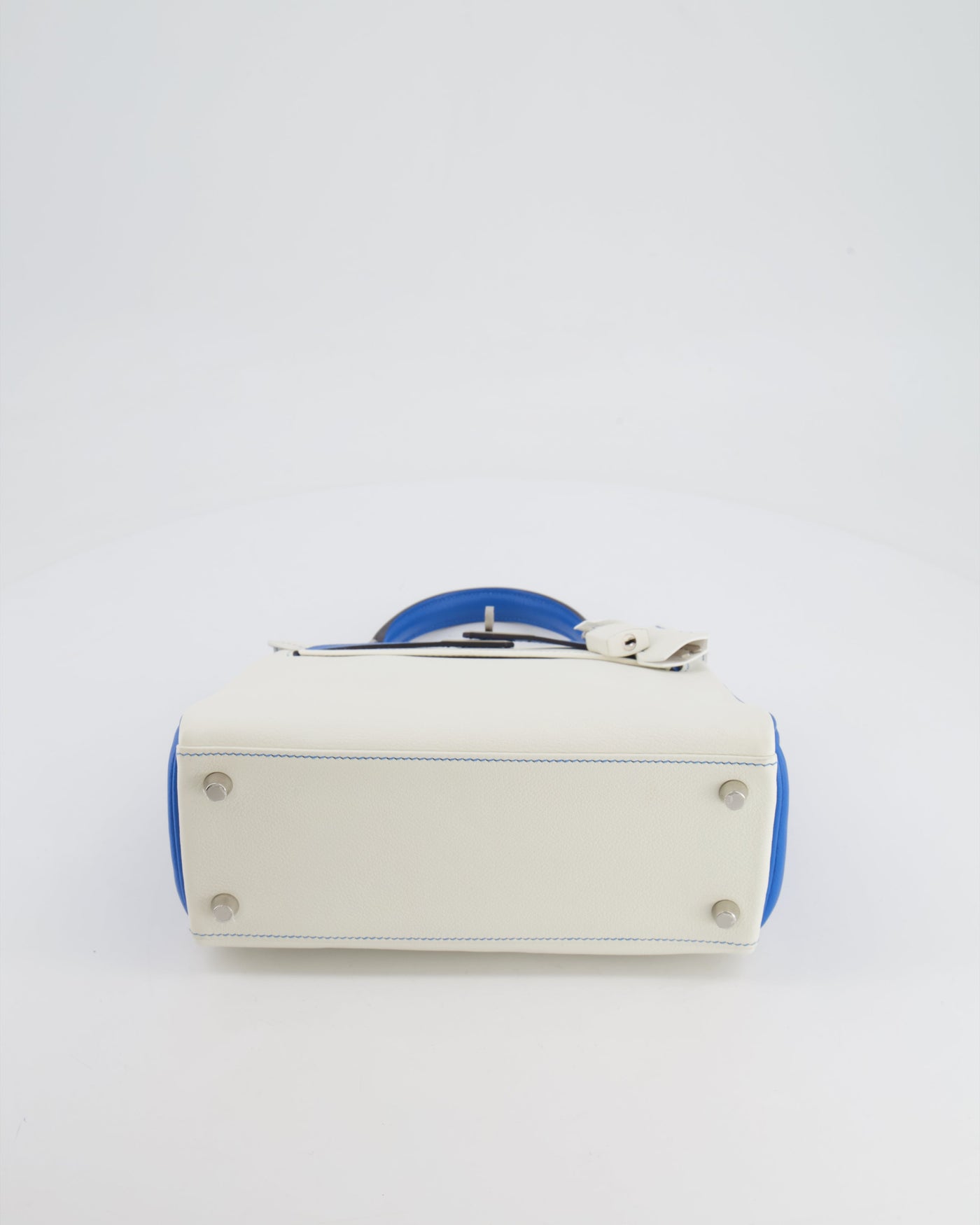 Hermes HSS Kelly 25 Retourne Bag in White and Bleu Mykonos Evercolor Leather with Contrast Stitching and Brushed Palladium Hardware - Product Image 18