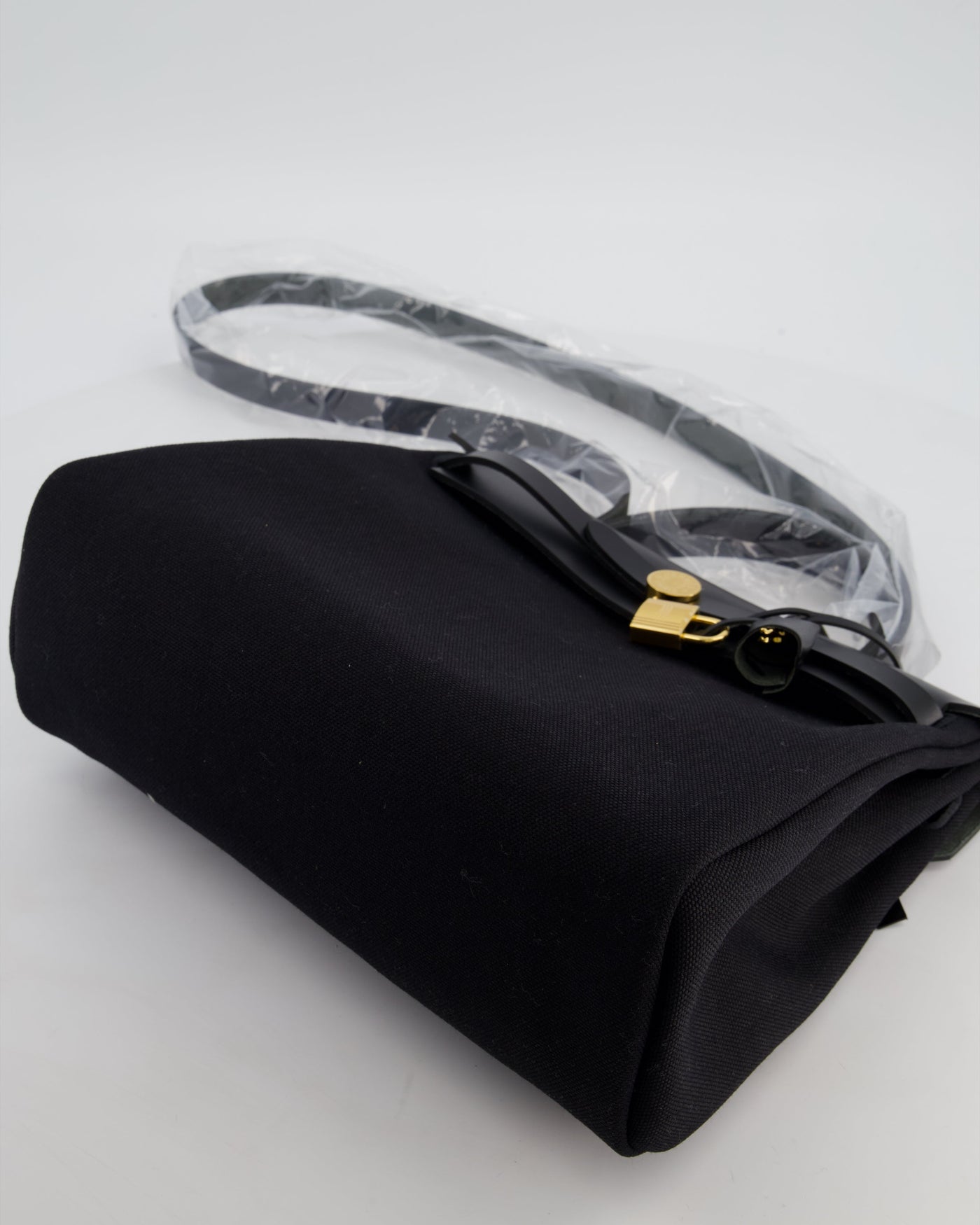 Hermes Herbag 31 Zip Bag in Noir Toile Officier Canvas, Noir Vache Hunter Leather with Gold Hardware - Product Image 21