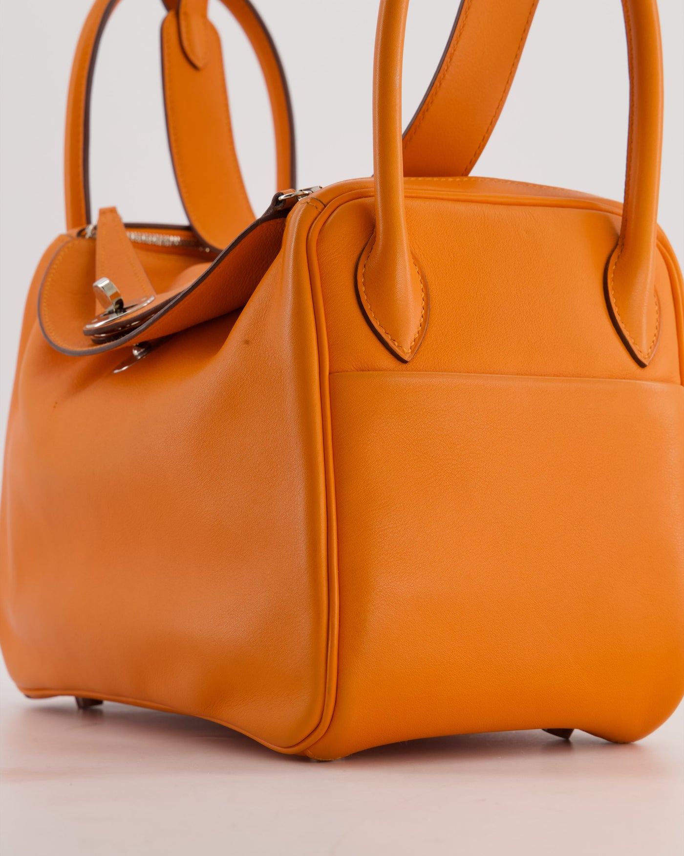 Hermes Lindy 26 Bag in Orange H Swift Leather with Palladium Hardware - Product Image 11