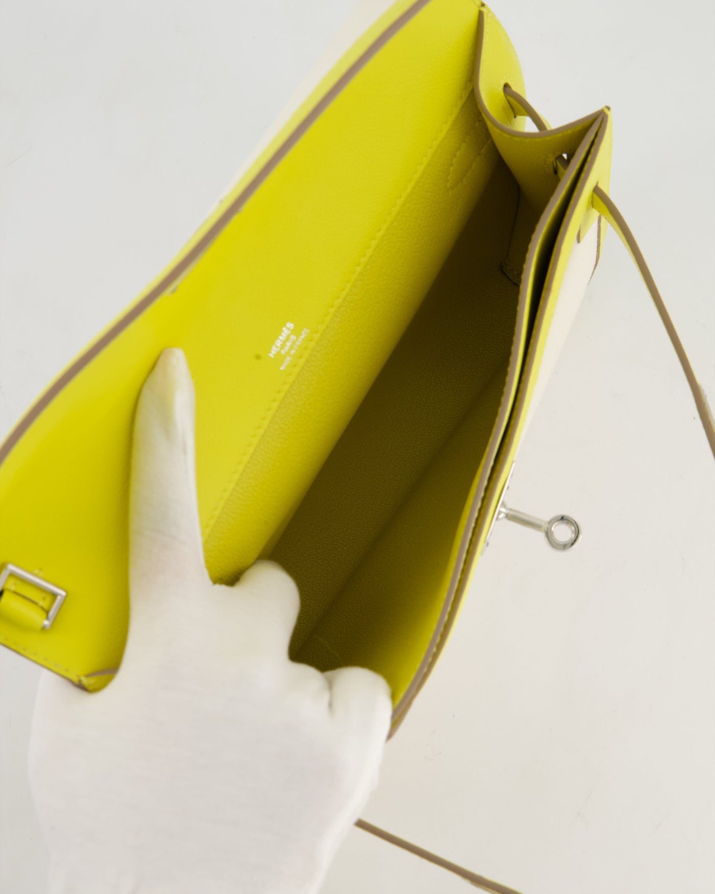 Hermes Kelly Depeches 25 Verso Bag in Ecru Canvas and Jaune Citron Chèvre with Palladium Hardware - Product Image 19
