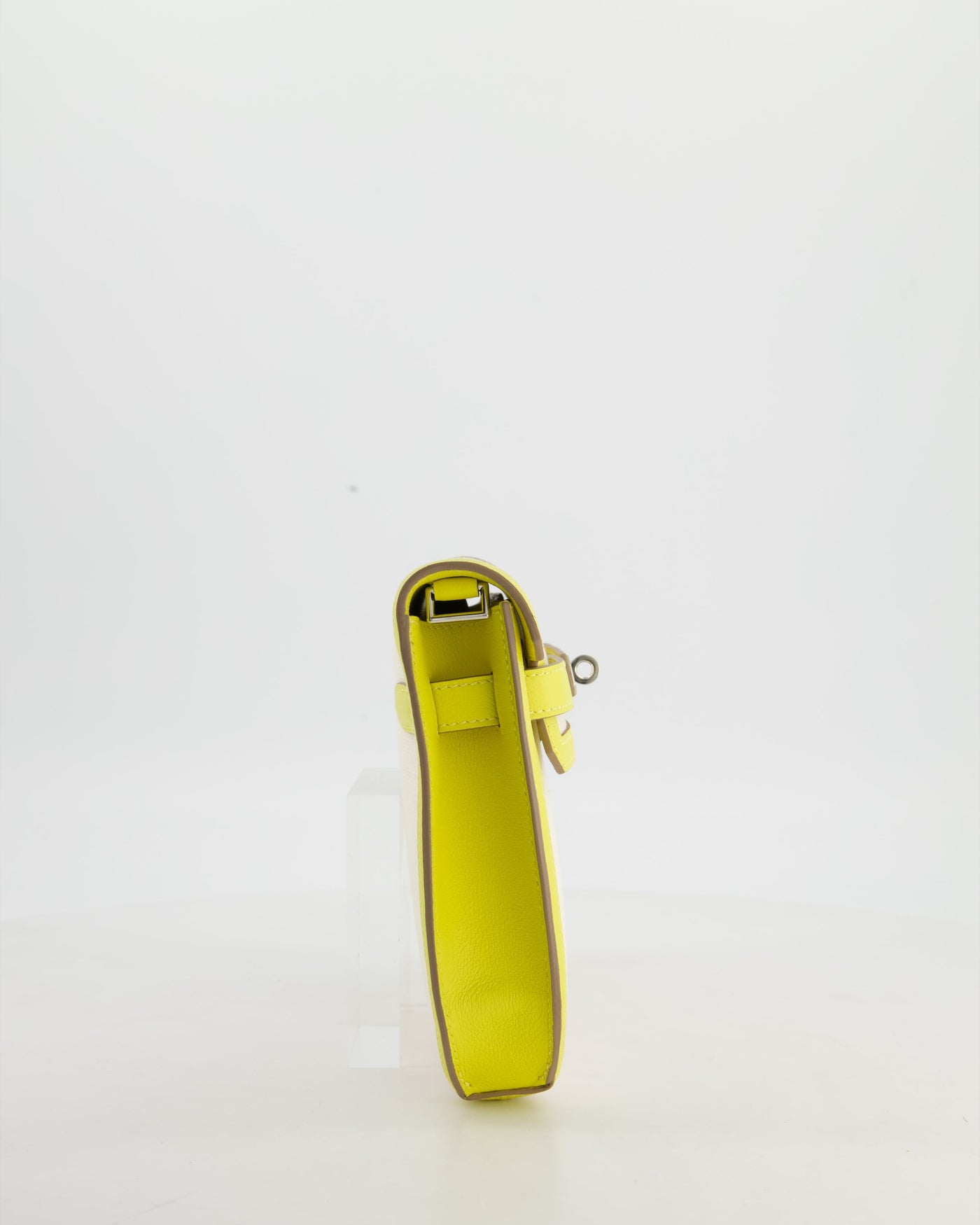 Hermes Kelly Depeches 25 Verso Bag in Ecru Canvas and Jaune Citron Chèvre with Palladium Hardware - Product Image 4