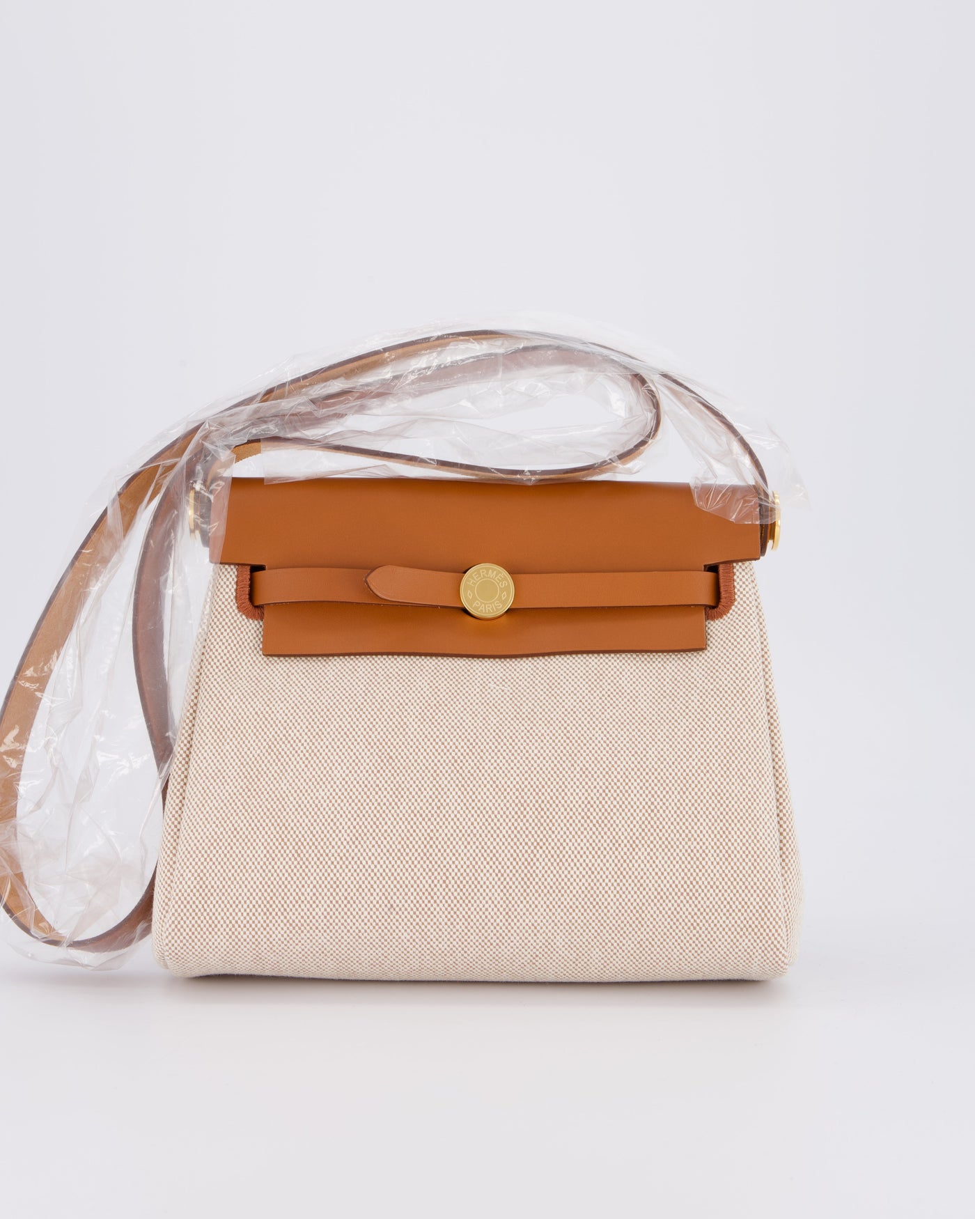 *HOT* Hermes Herbag Zip 20 Bag in Fauve Vache Hunter Leather & Ecru/Beige Viking Canvas with Gold Hardware | Studio Nafay
