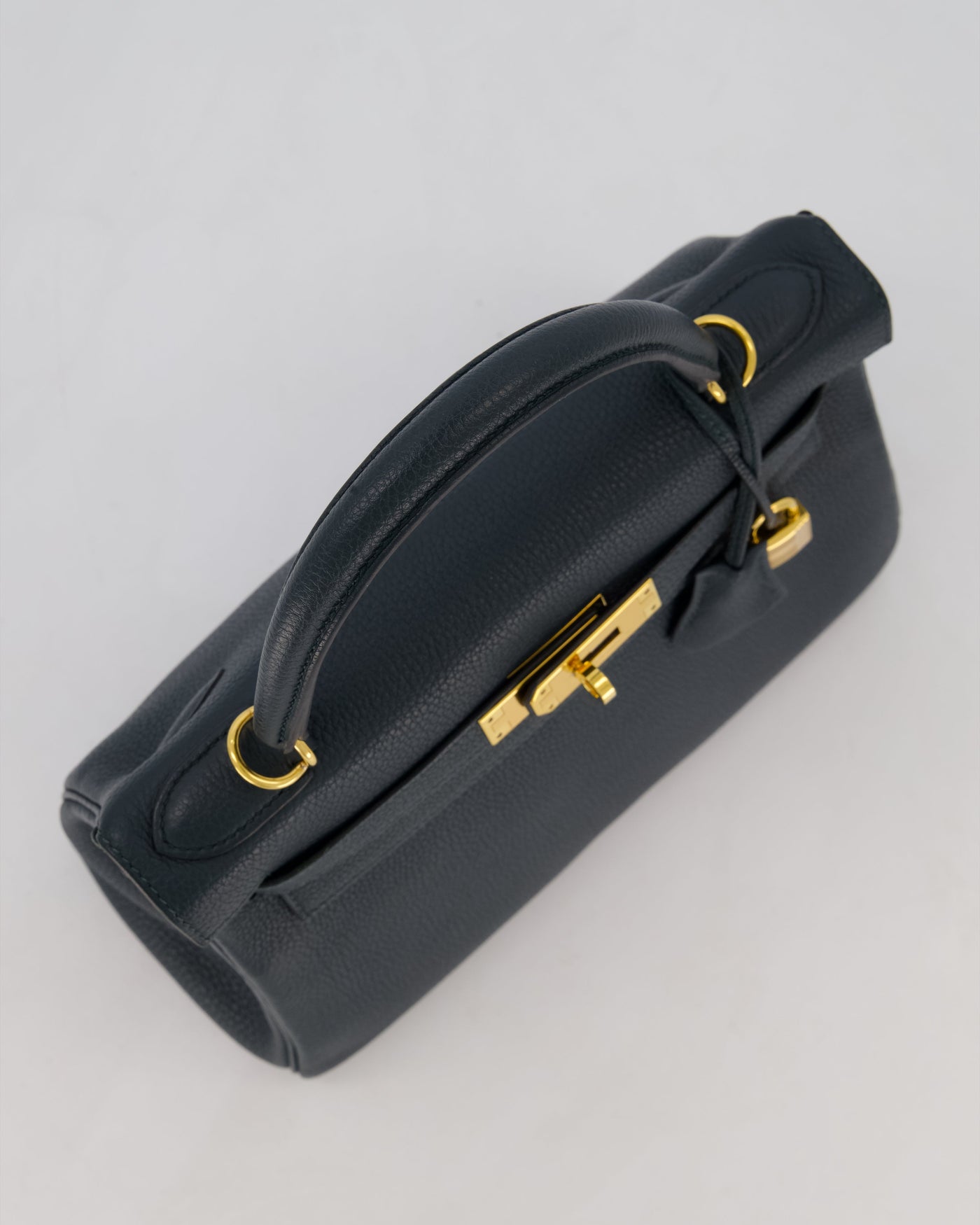 Hermes Kelly 28 Retourne Bag in Vert Cypress Togo Leather with Gold Hardware - Product Image 15