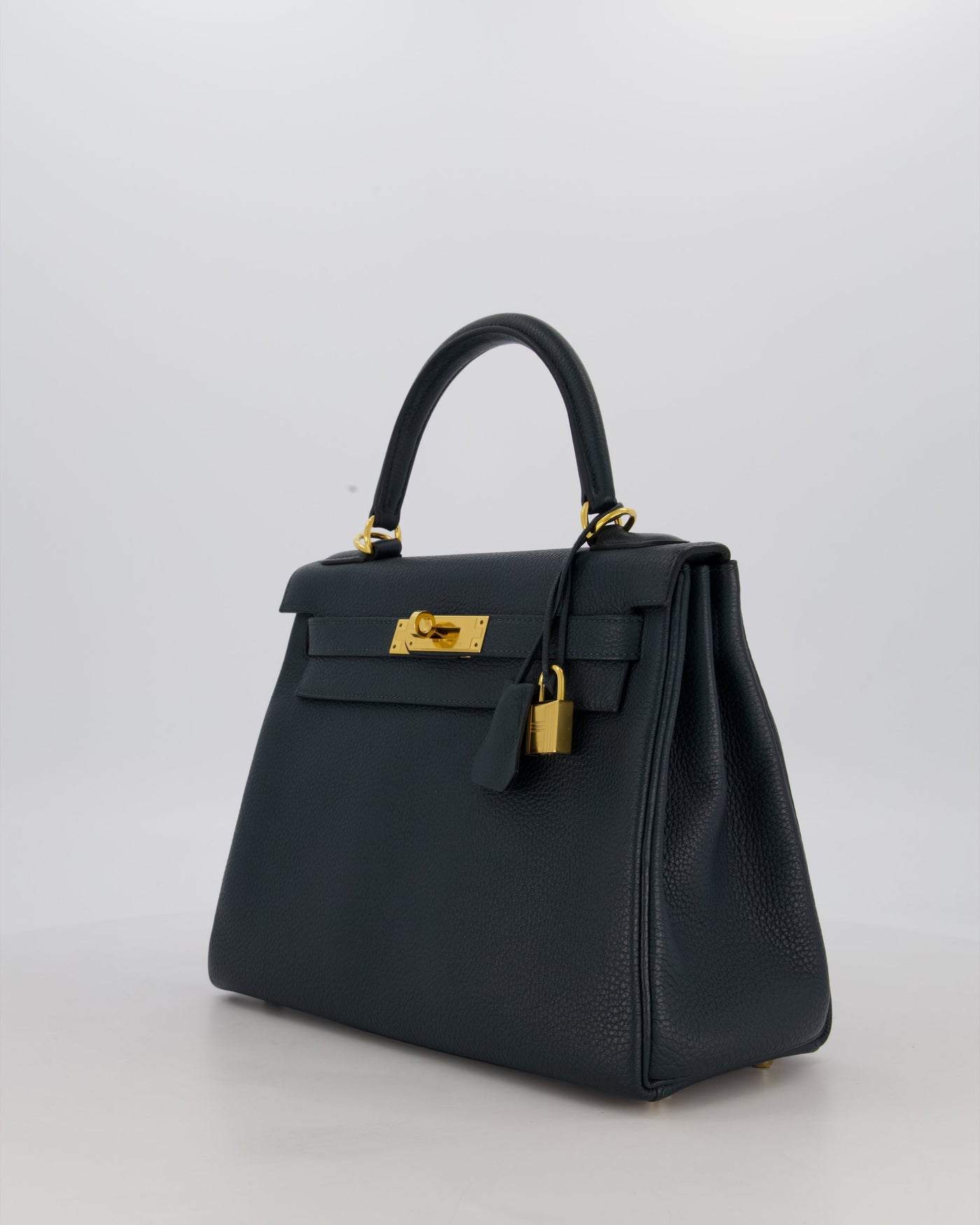 Hermes Kelly 28 Retourne Bag in Vert Cypress Togo Leather with Gold Hardware - Product Image 10