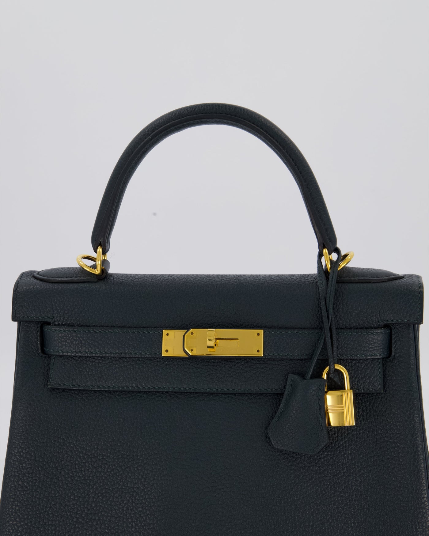 Hermes Kelly 28 Retourne Bag in Vert Cypress Togo Leather with Gold Hardware - Product Image 17