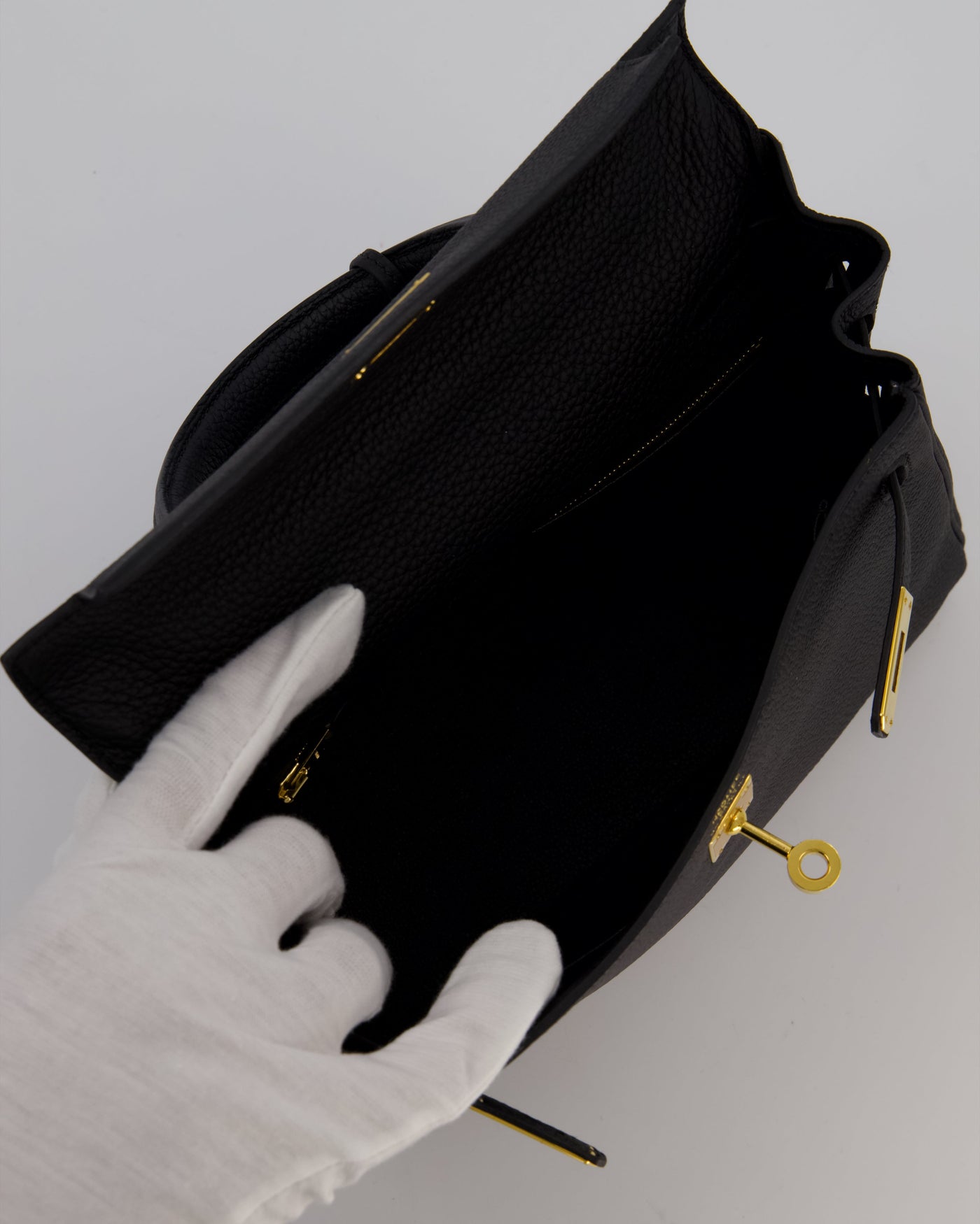 Hermes Kelly 25 Retourne Bag in Noir Togo Leather with Gold Hardware - Product Image 17