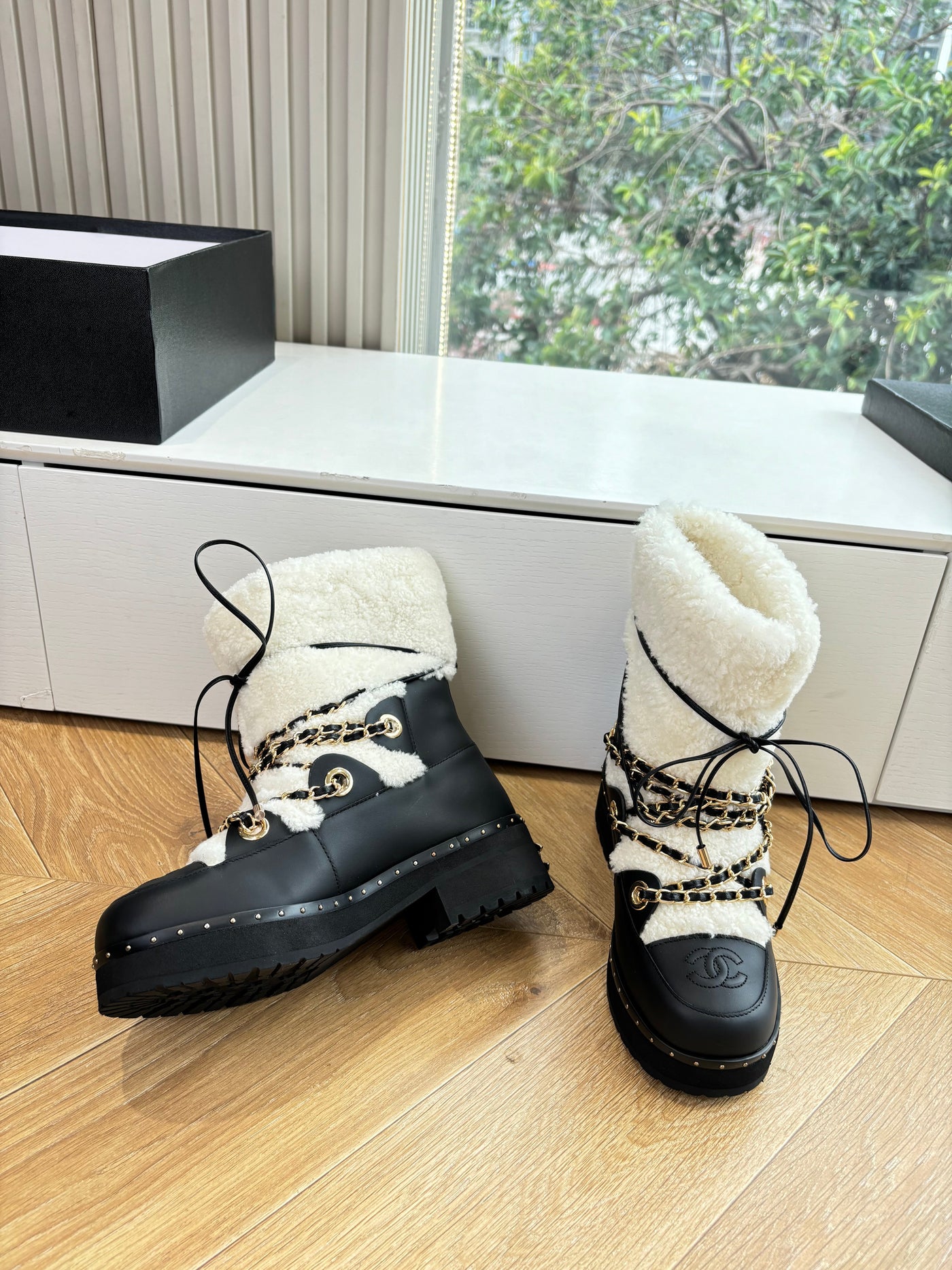 CC Short Boot White Black Cowhide Wool 548841 - Product Image 6