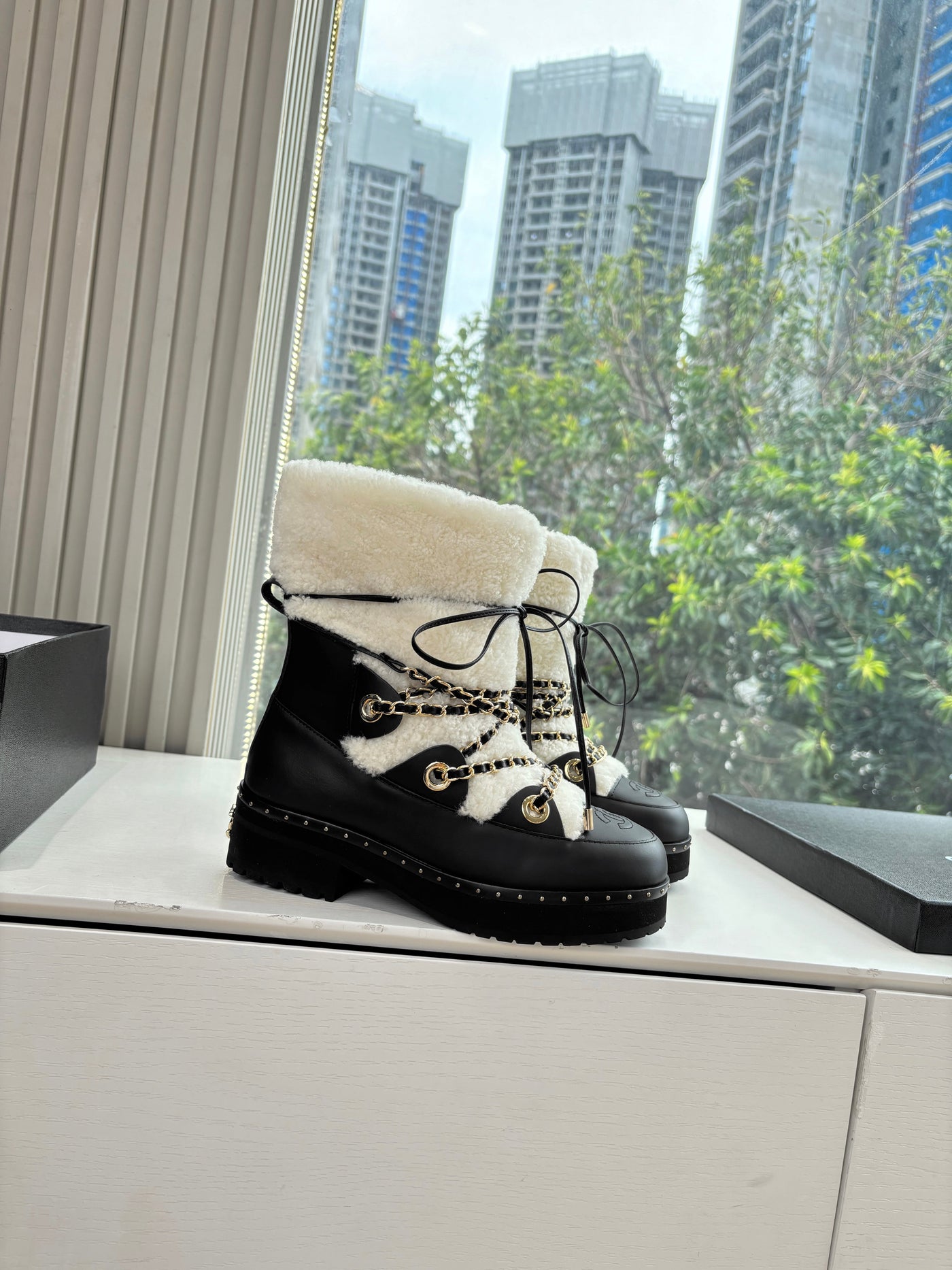 CC Short Boot White Black Cowhide Wool 548841 - Product Image 7