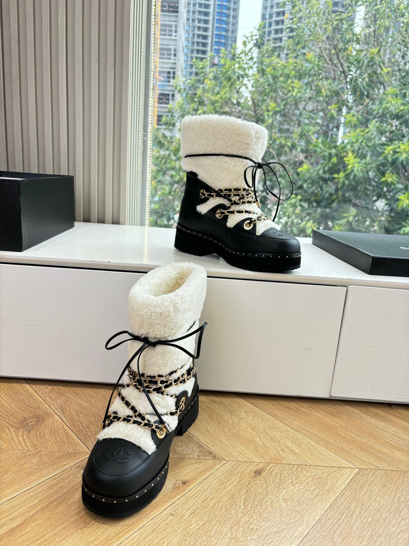 CC Short Boot White Black Cowhide Wool 548841 - Product Image 2