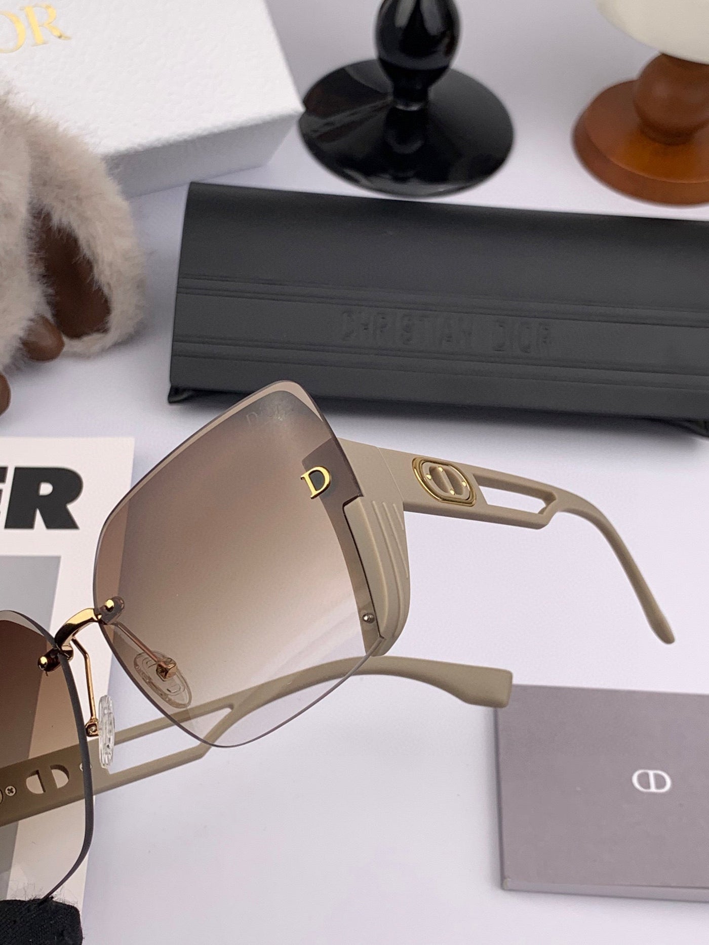 MONTAIGNE SUNGLASS IN ACETATE - Product Image 4