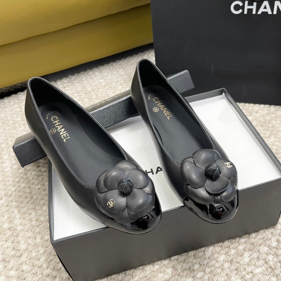 ballet flat flower black calfskin | Studio Nafay