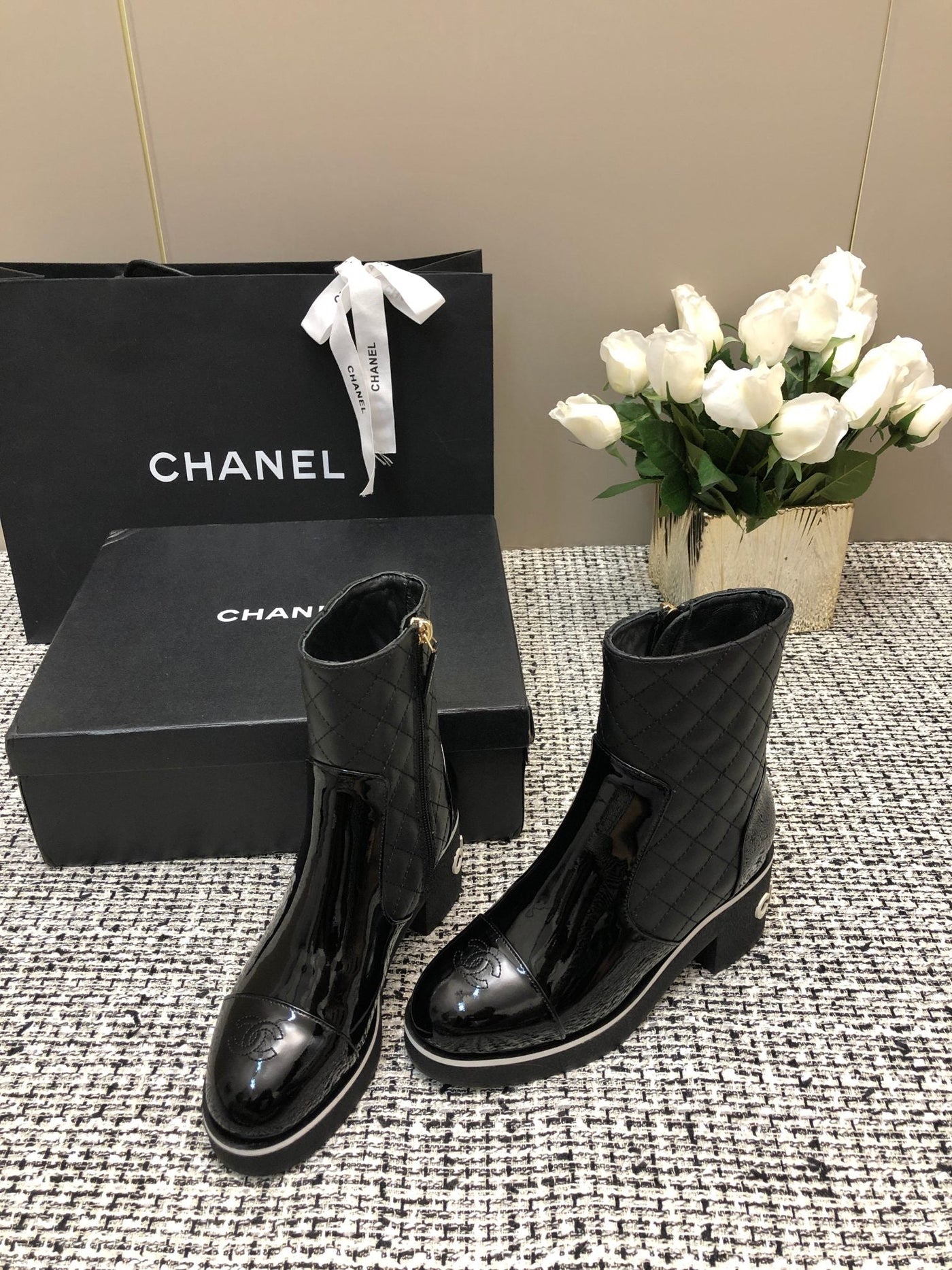 ROUND-TOE SHORT BOOTS BLACK SHEEPSKIN - Product Image 2