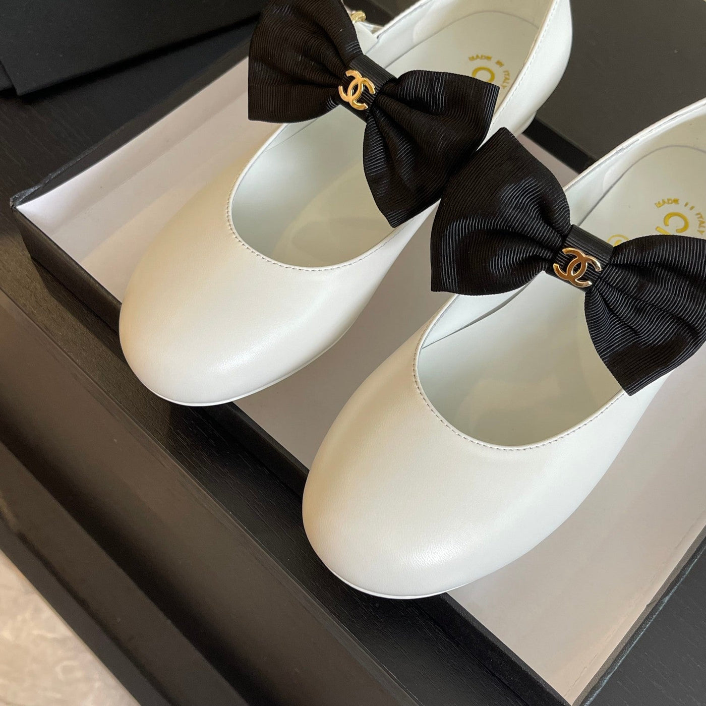 BALLET FLAT WHITE LAMBSKIN WITH BLACK BOW - Product Image 5