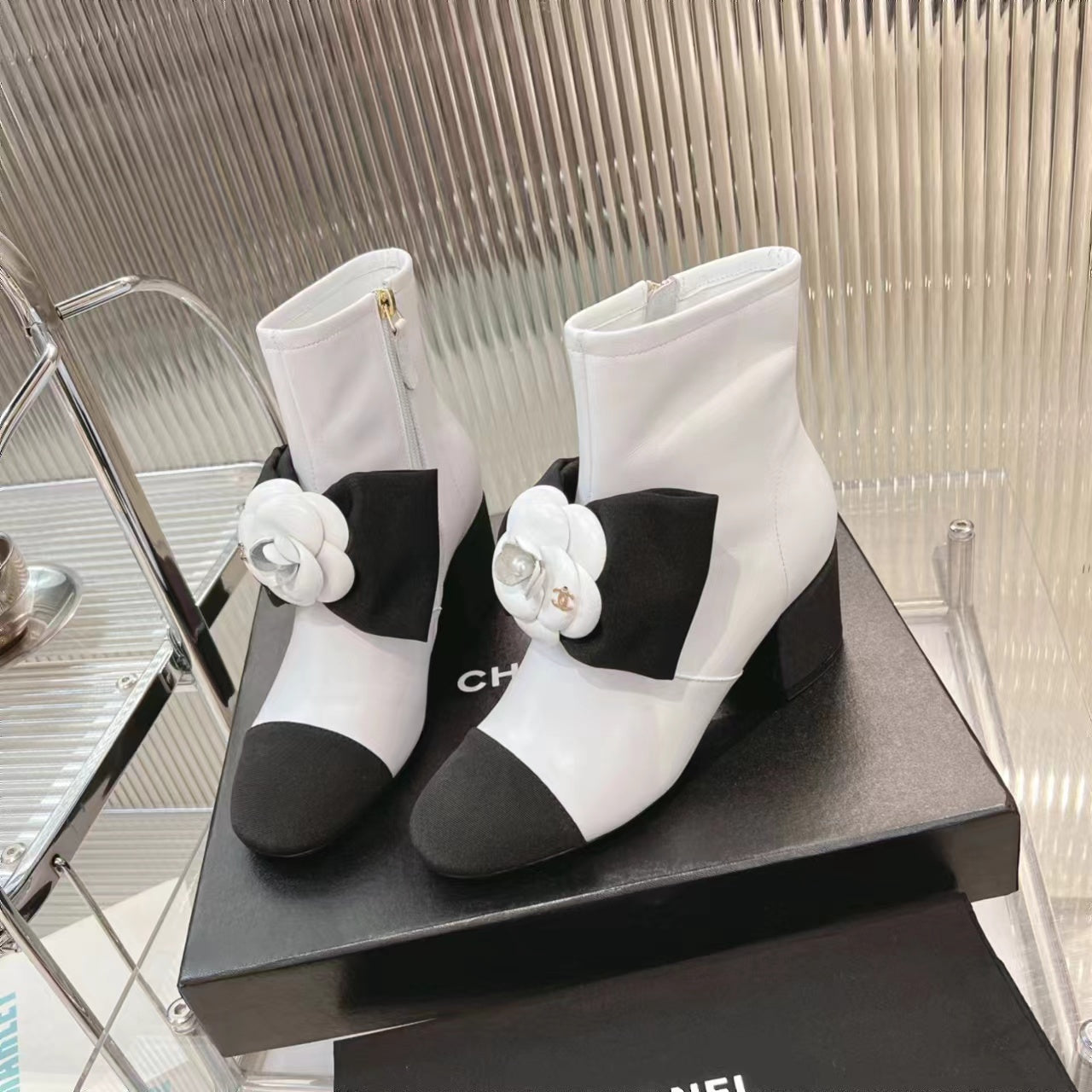 CC Short Boots 60mm White Camellia Cowhide - Product Image 4