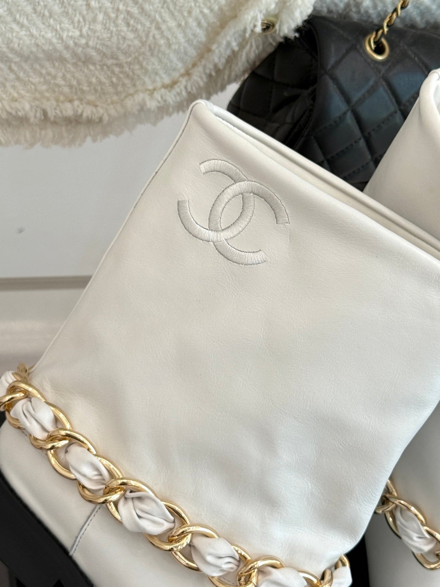 Chanel 25 Large Chain Flat-solved Boot White Lambskin 465420 - Product Image 3