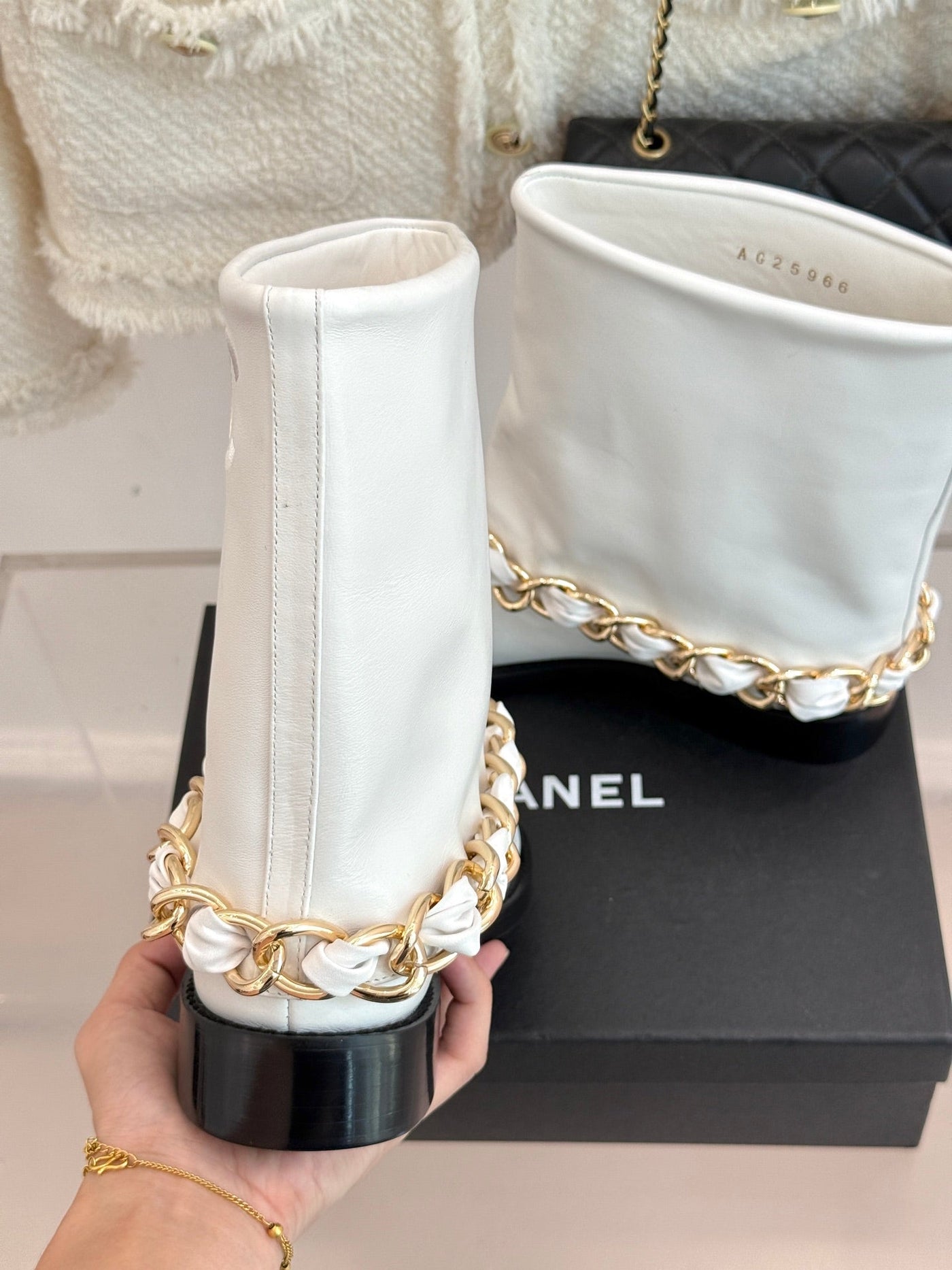 Chanel 25 Large Chain Flat-solved Boot White Lambskin 465420 - Product Image 5