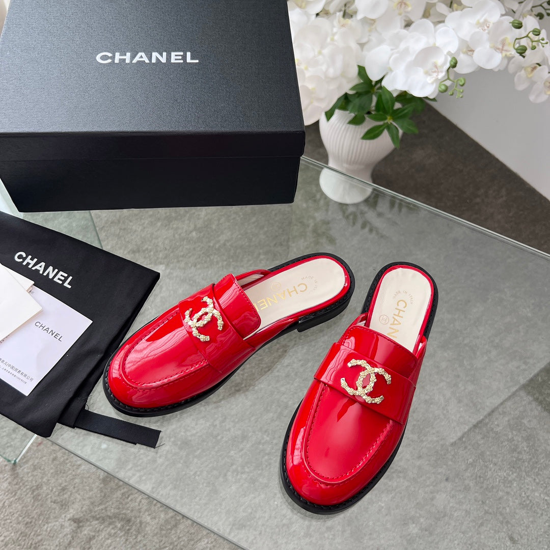 CC 25 Mule Red Patent Calfskin Gold Double C - Product Image 3