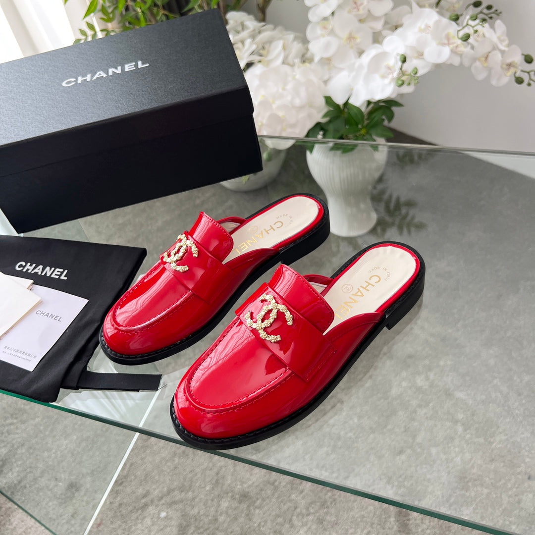 CC 25 Mule Red Patent Calfskin Gold Double C - Product Image 2