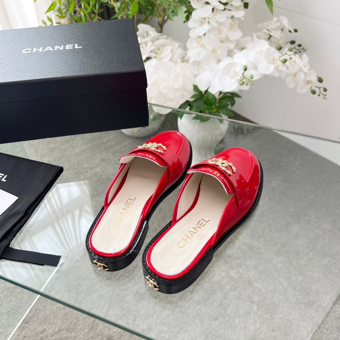 CC 25 Mule Red Patent Calfskin Gold Double C - Product Image 9